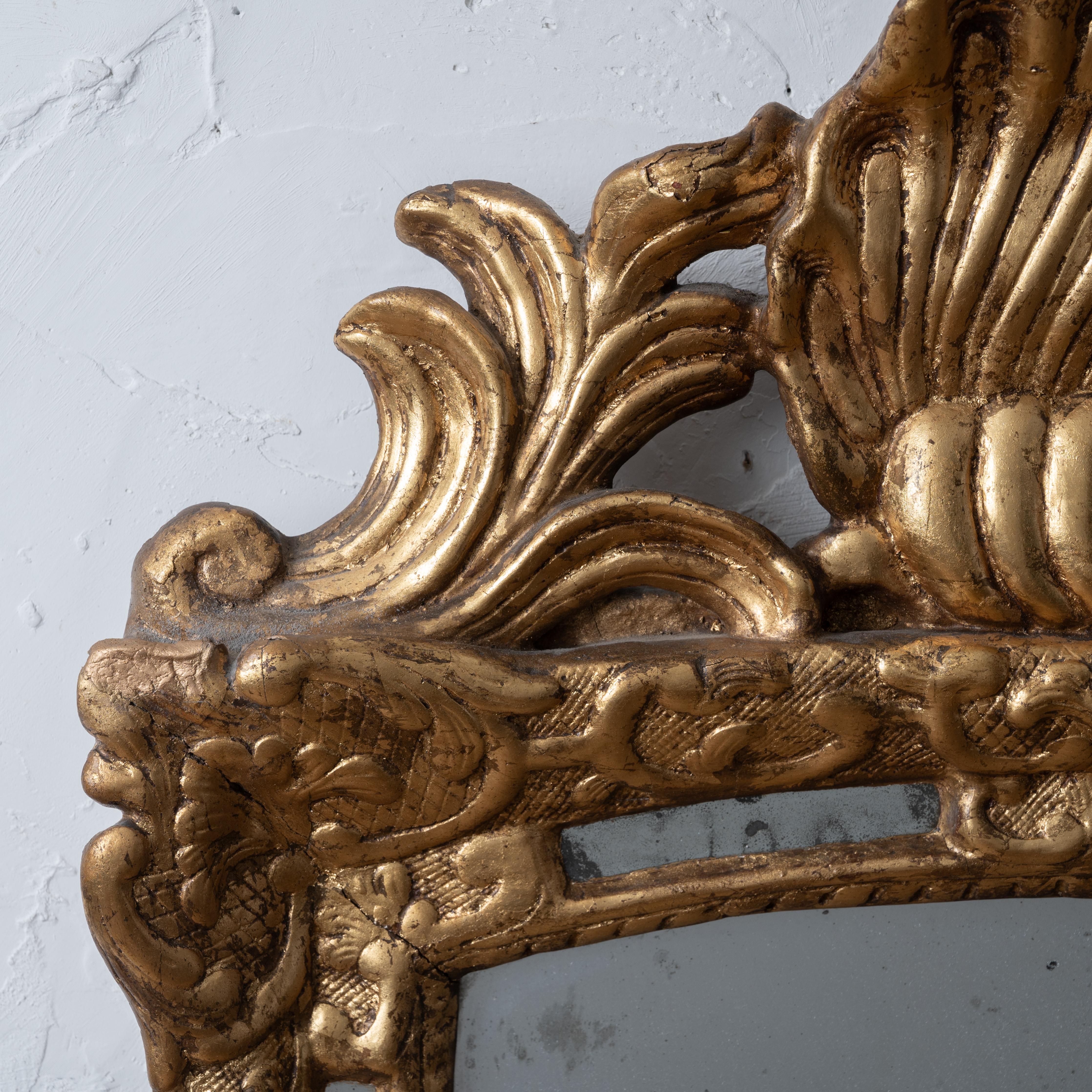 Miroir paraclose en bois doré Louis XIV, c.1700 en vente 5