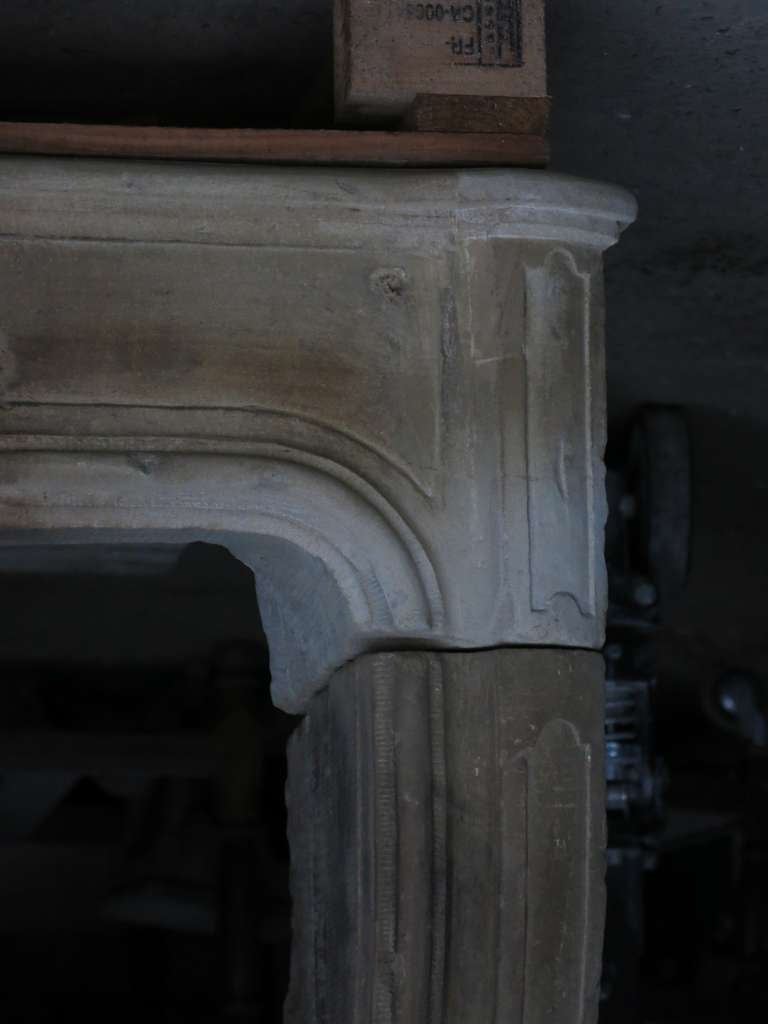 Antique Stone Fireplace Louis XIV Style Hand-Carved 18th Century from France. For Sale 3