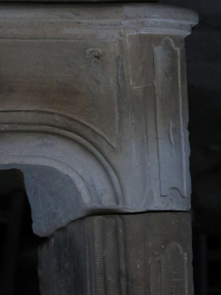 Antique Stone Fireplace Louis XIV Style Hand-Carved 18th Century from France. For Sale 4