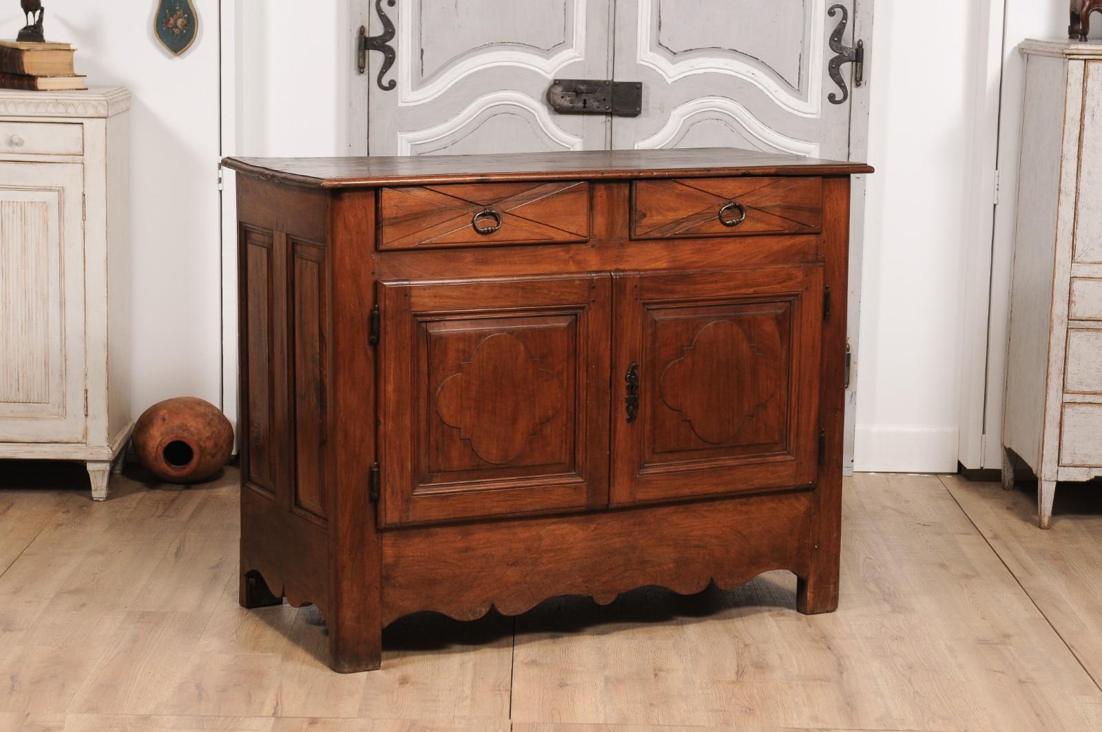 Louis XIV Period 18th Century Walnut Buffet with Carved Quatrefoil Motifs For Sale 2