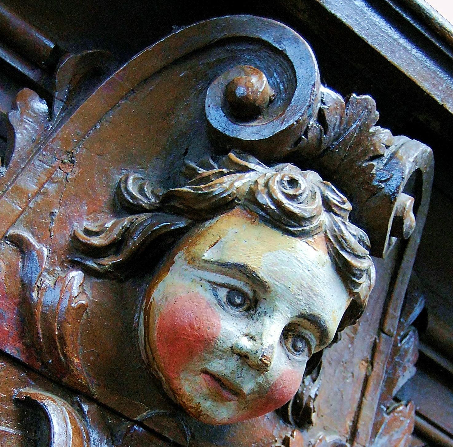 Louis XIV period carved wood fireplace mantel with humanized moon decoration In Fair Condition For Sale In Argenteuil, IDF
