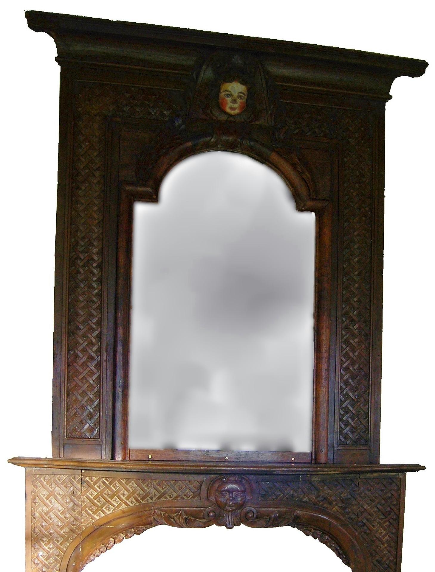 Louis XIV period carved wood fireplace mantel with humanized moon decoration For Sale 2