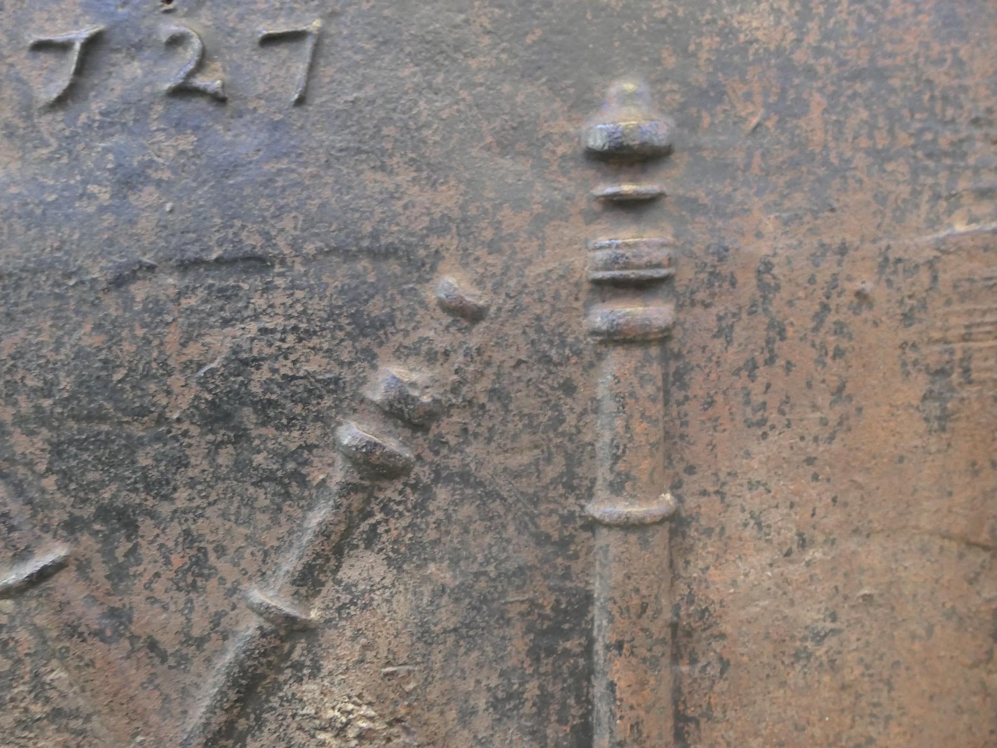 Louis XIV Period 'Pillars with Saint Andrew's Cross' Fireback / Backsplash In Good Condition For Sale In Soest, NL