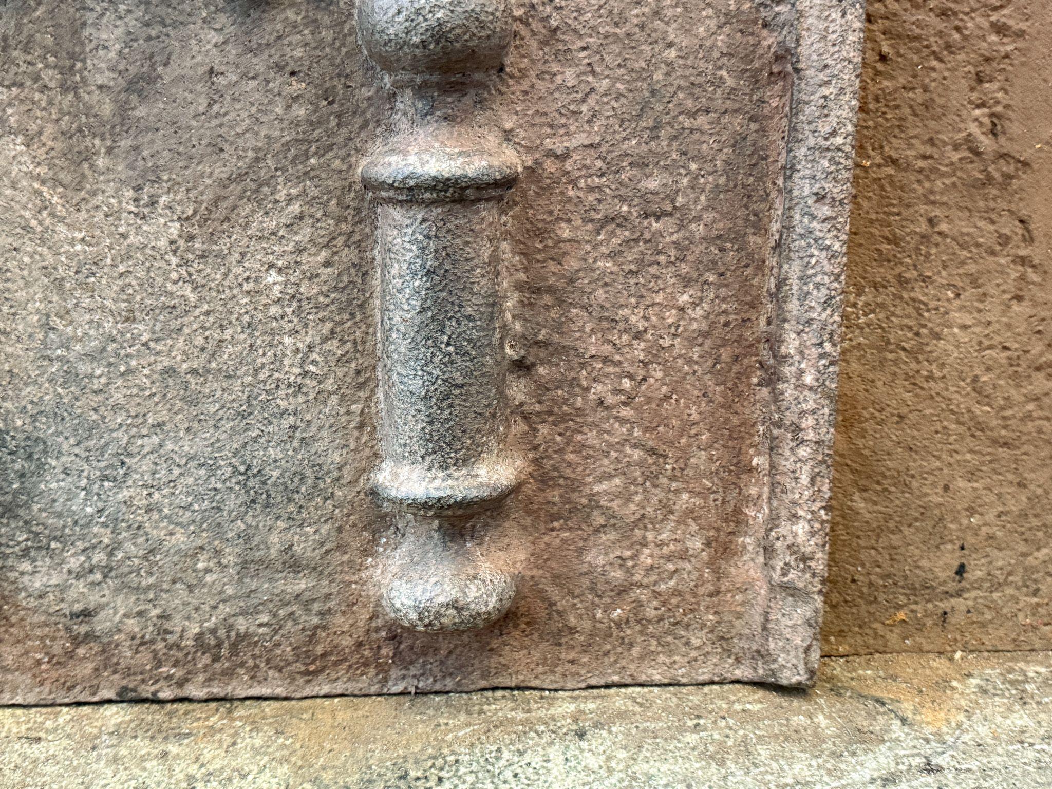 Säulen mit Andreaskreuz