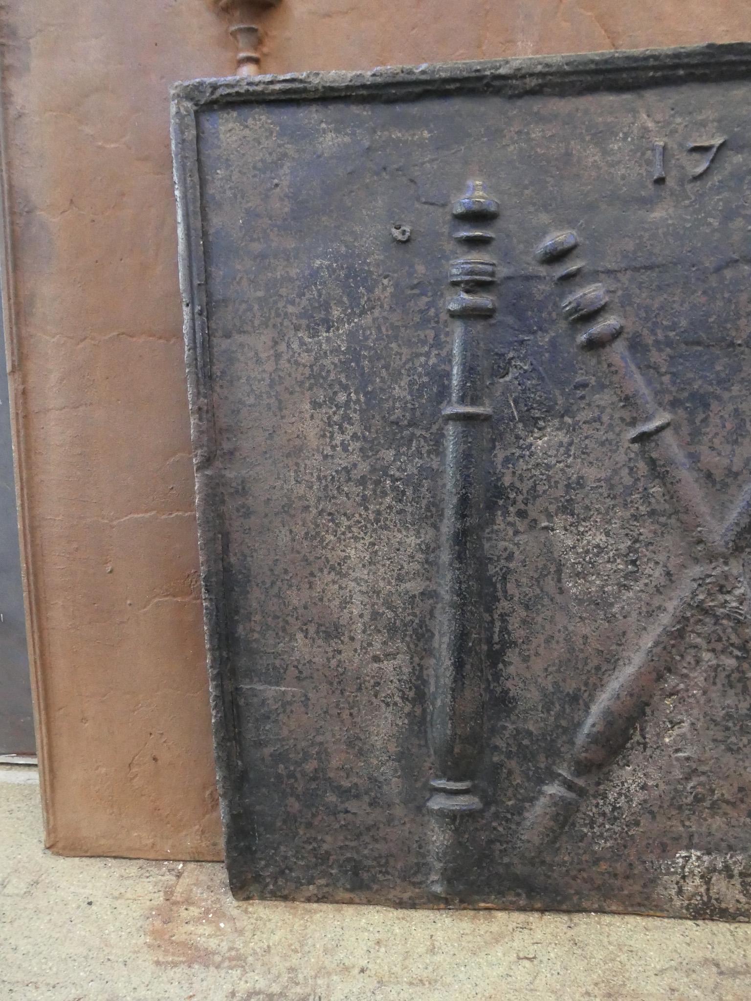 Louis XIV Period 'Pillars with Saint Andrew's Cross' Fireback / Backsplash For Sale 1