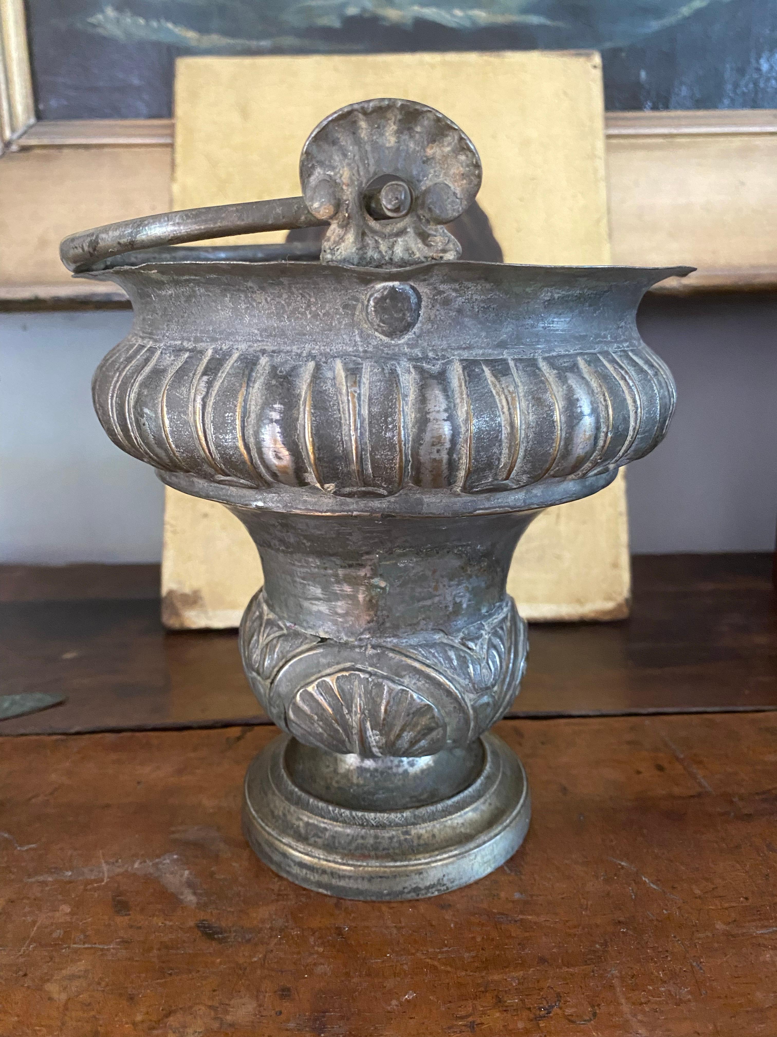A very pretty Louis XIV period holy water seal in silver-plated metal decorated with acanthus leaves and gadroons. The pedestal is adorned with a guilloche ribbon.
The interior features a pewter bassin.
The piece has a beautiful antique patina.

The