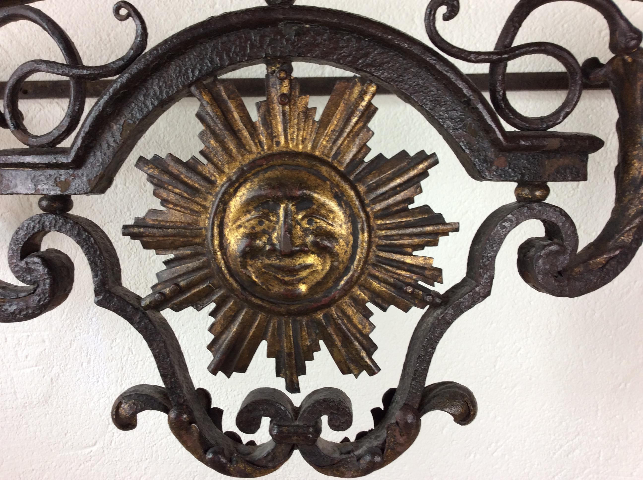 Forgé Console en fer forgé Louis XIV du XVIIIe siècle avec symbole du Soleil/Fleur-de-Lis en vente