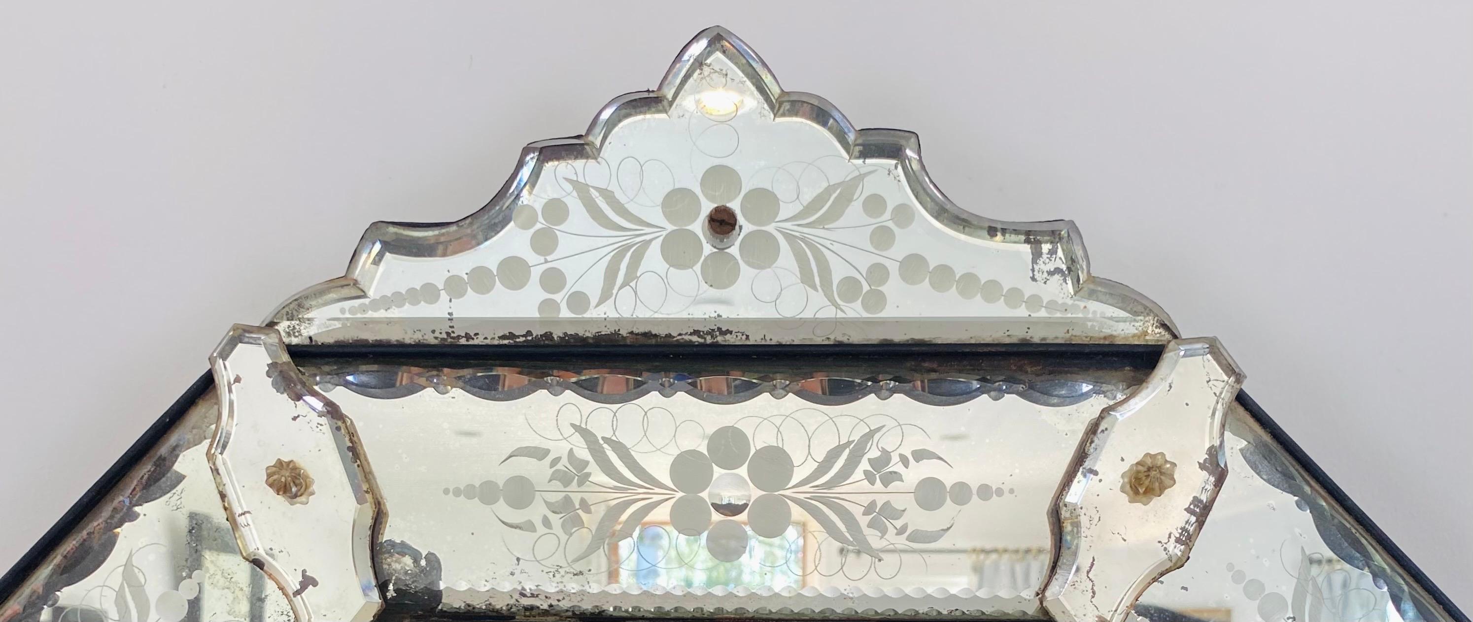 XIXe siècle Miroir à perles émaillée de style Régence Louis XIV, miroir en verre gravé, Italie en vente