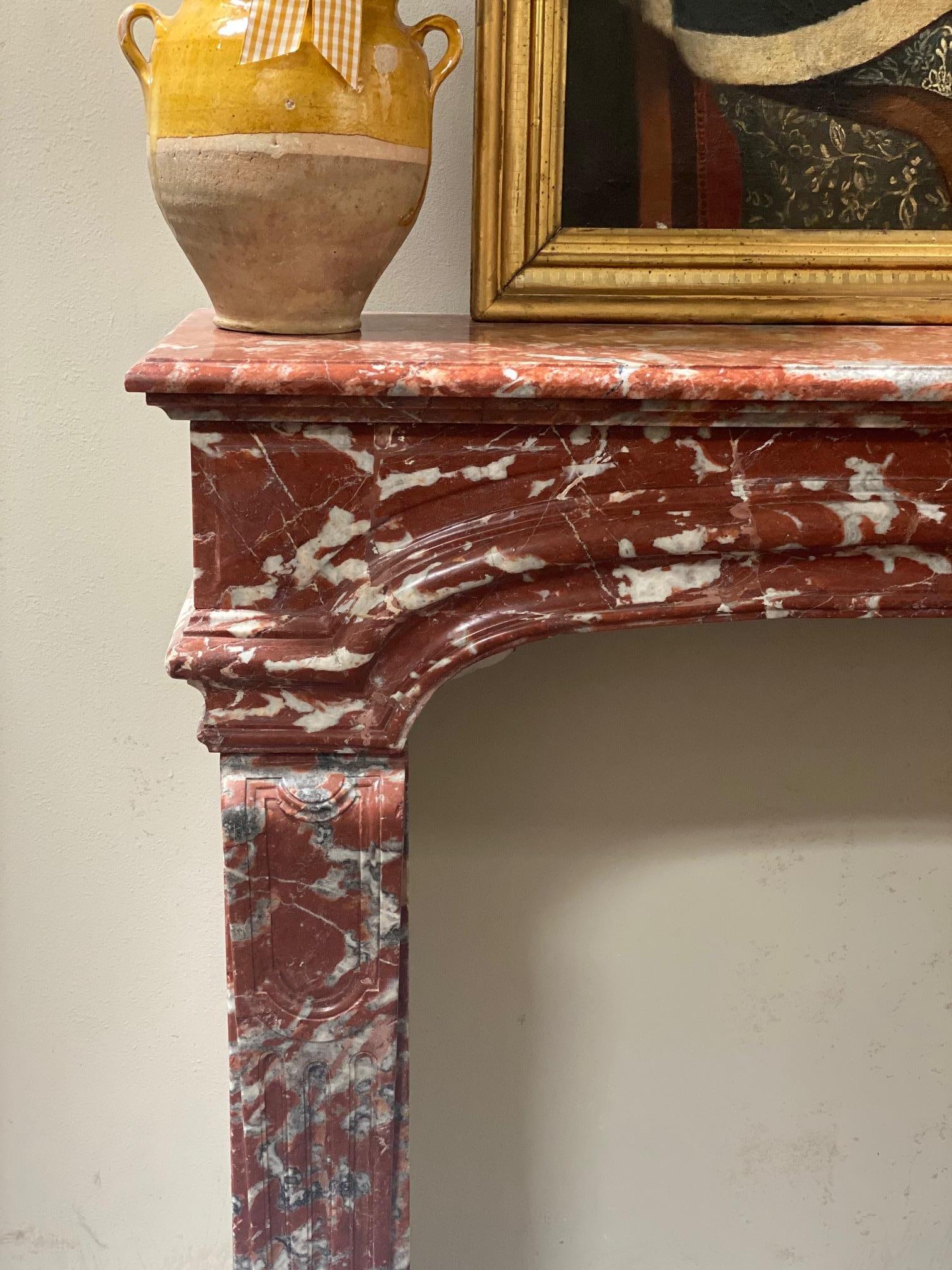 Louis XIV Rust Marble Mantel In Good Condition In Dallas, TX