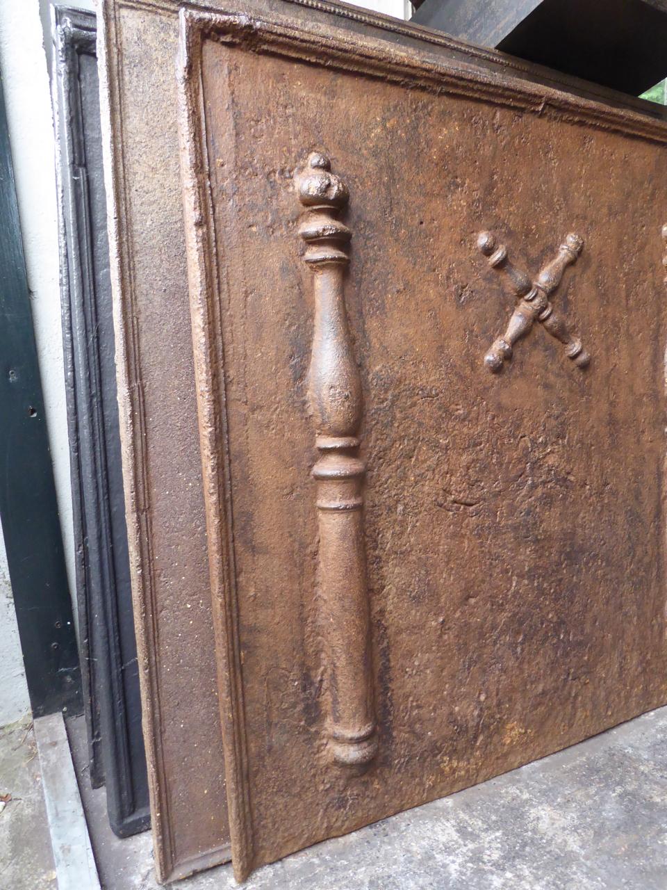 Louis XIV 'Saint Andrew's Cross' Fireback / Backsplash, 18th Century French In Good Condition For Sale In Amerongen, NL