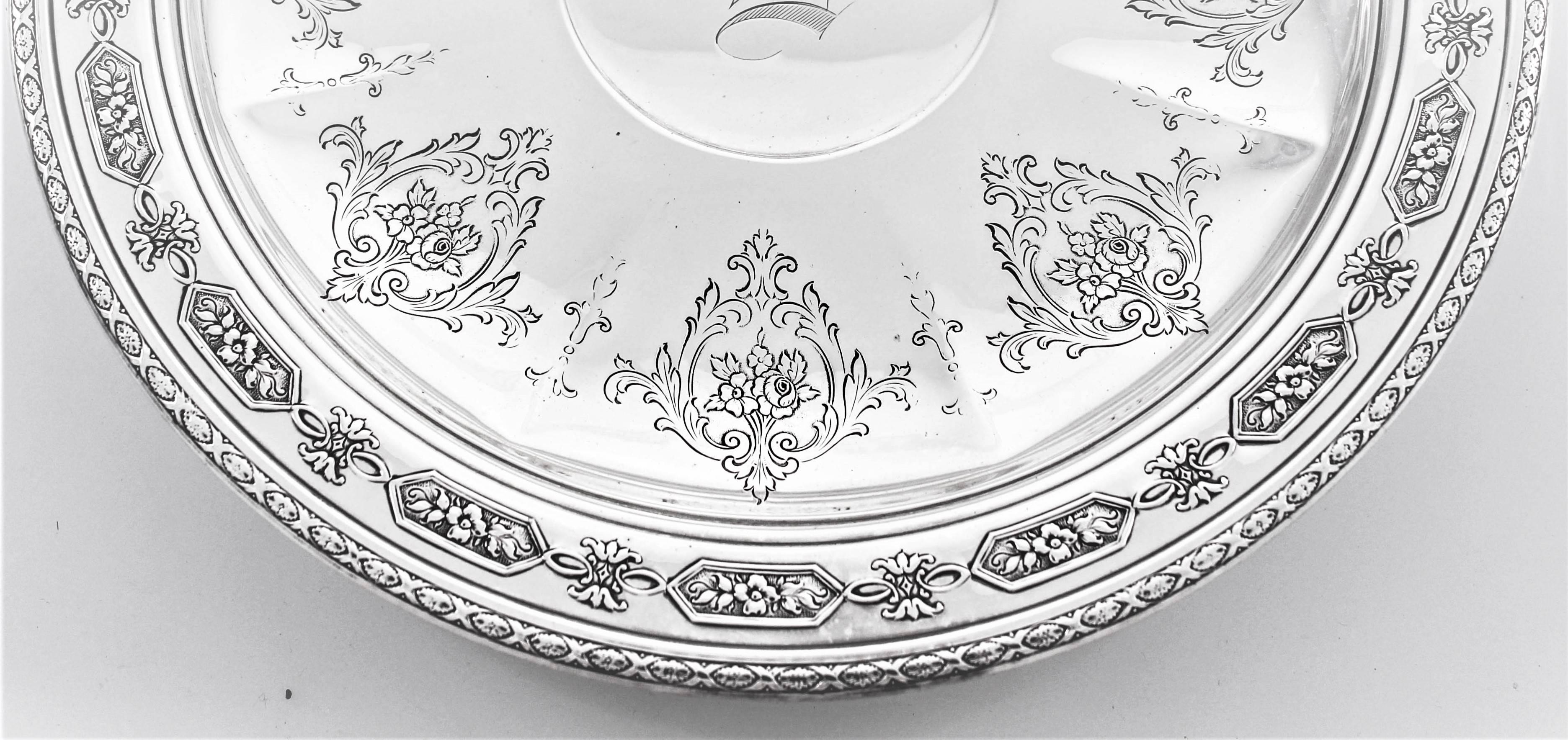 Like it’s namesake, this dish stands proud and regal. A wide rim with a decorative pattern encircles it. Eight sets of etched flowers within a medallion decorate the inside. In the center there is a hand engraved letter L monogram in Old English.