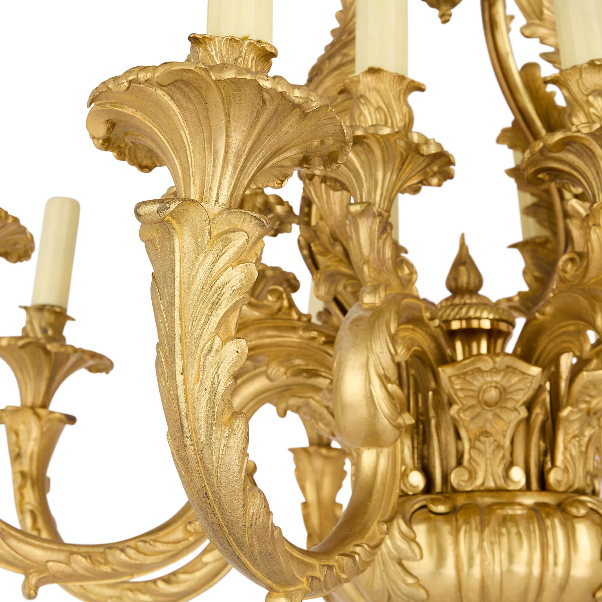 Araña de Dieciséis Luces de Bronce Dorado Estilo Luis XIV Francés Antiguo Siglo XIX en venta 1