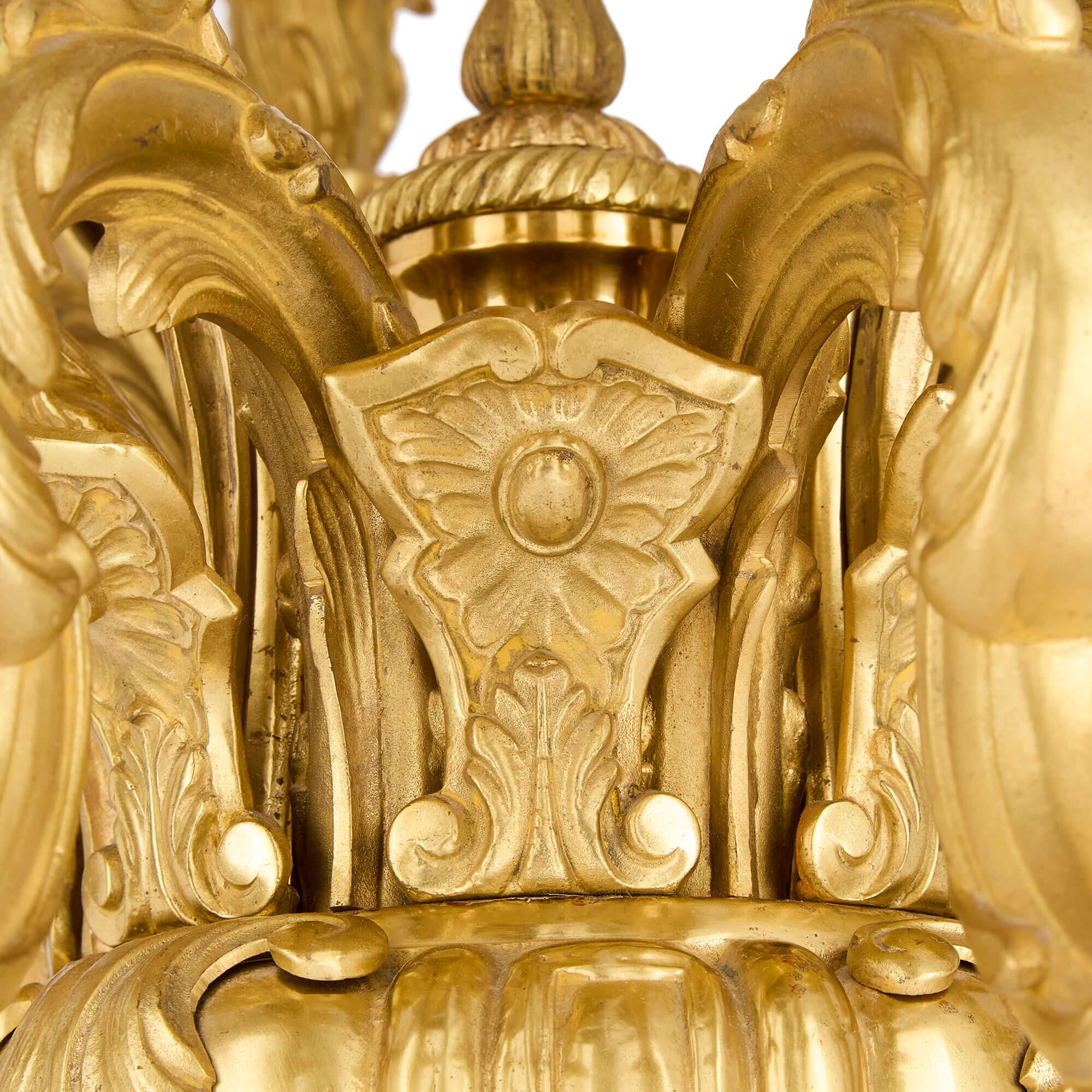 Araña de Dieciséis Luces de Bronce Dorado Estilo Luis XIV Francés Antiguo Siglo XIX en venta 3