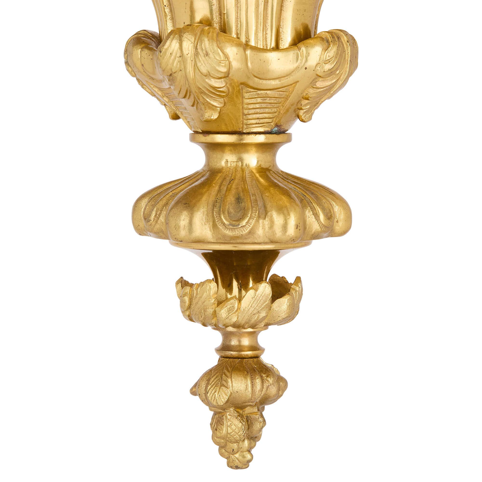 Araña de Dieciséis Luces de Bronce Dorado Estilo Luis XIV Francés Antiguo Siglo XIX en venta 4