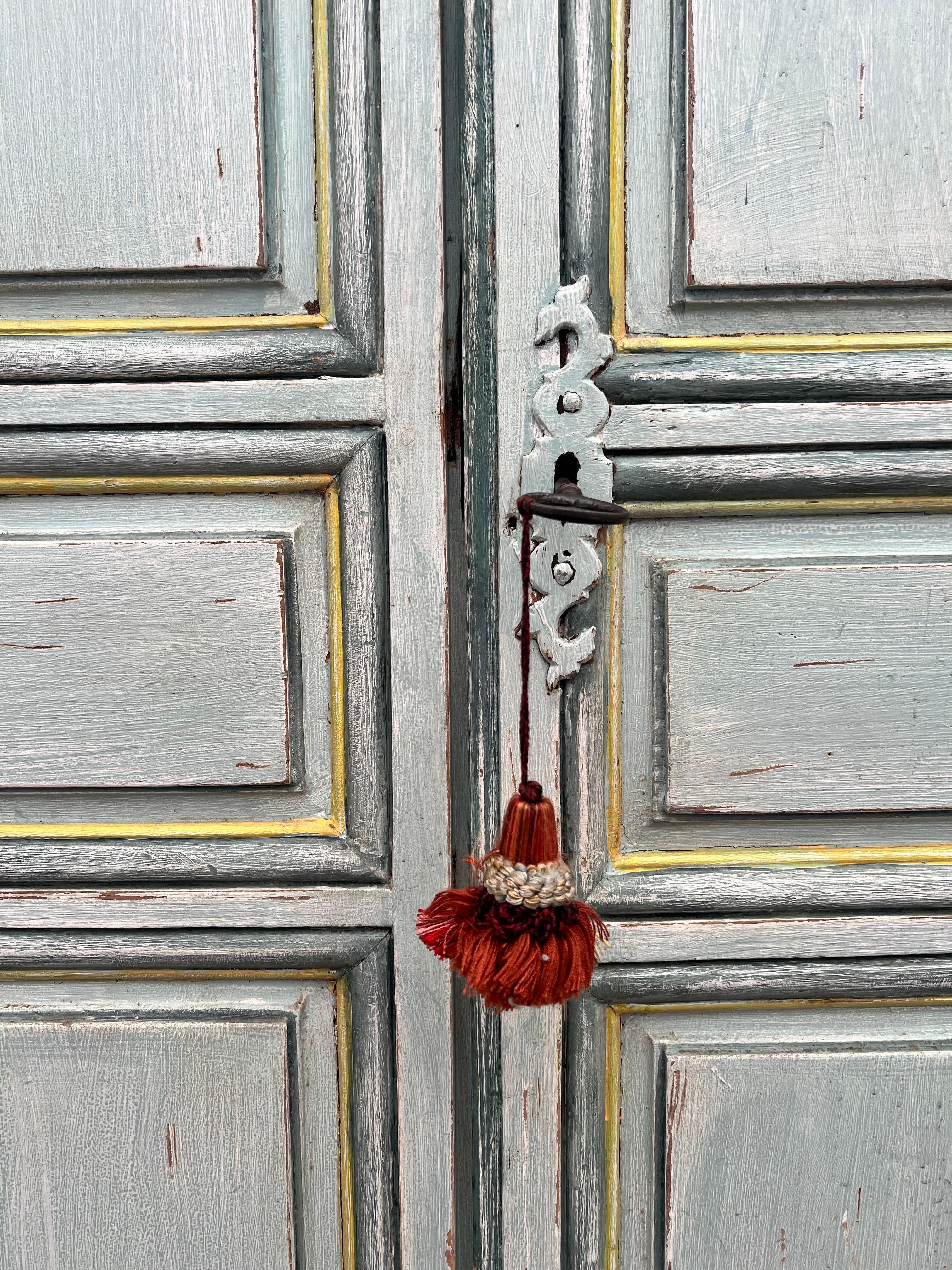 Armoire in stile Luigi XIV - 19° secolo, legno dipinto con patina invecchiata in vendita 4