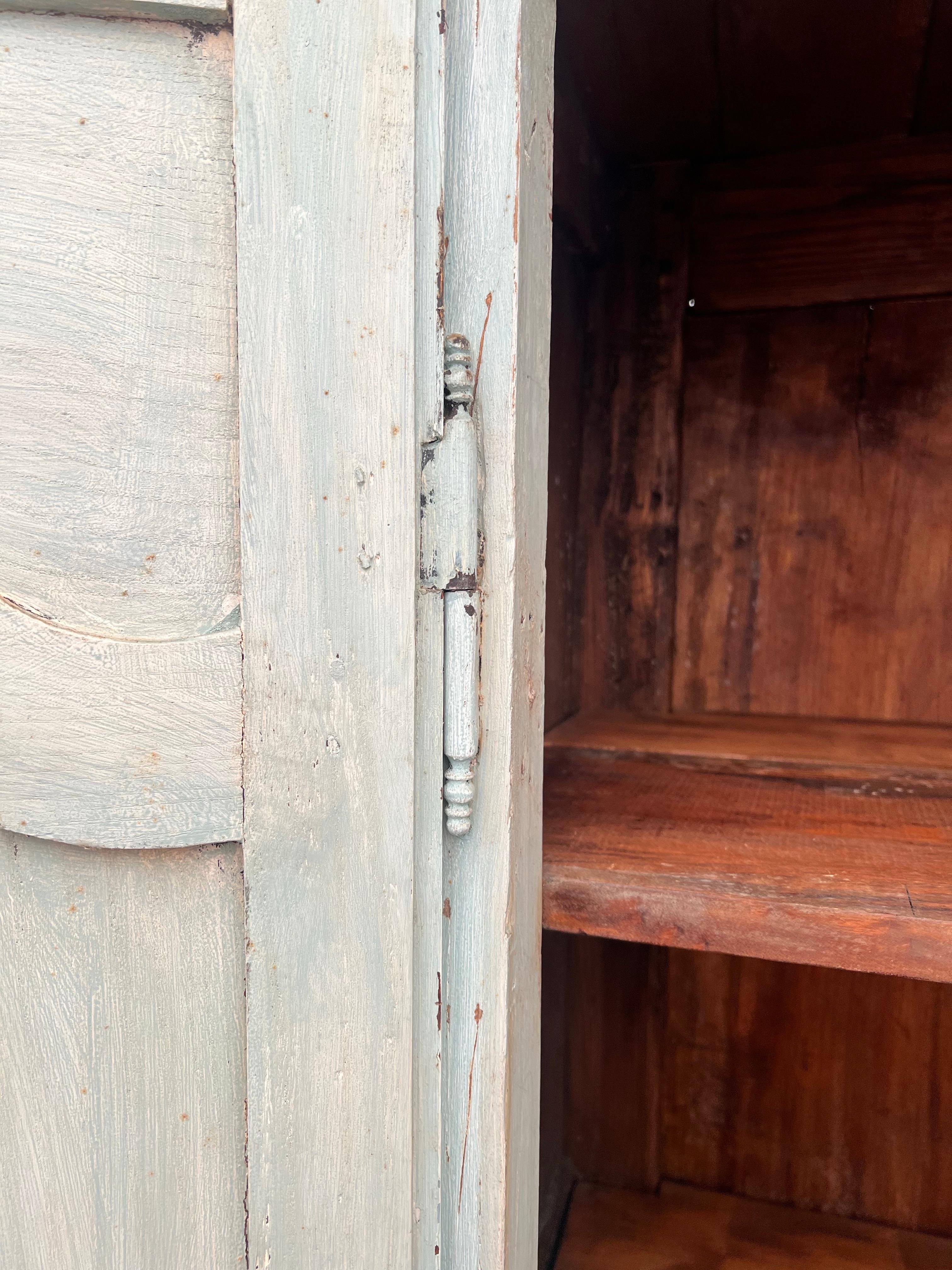 Armoire in stile Luigi XIV - 19° secolo, legno dipinto con patina invecchiata in vendita 5