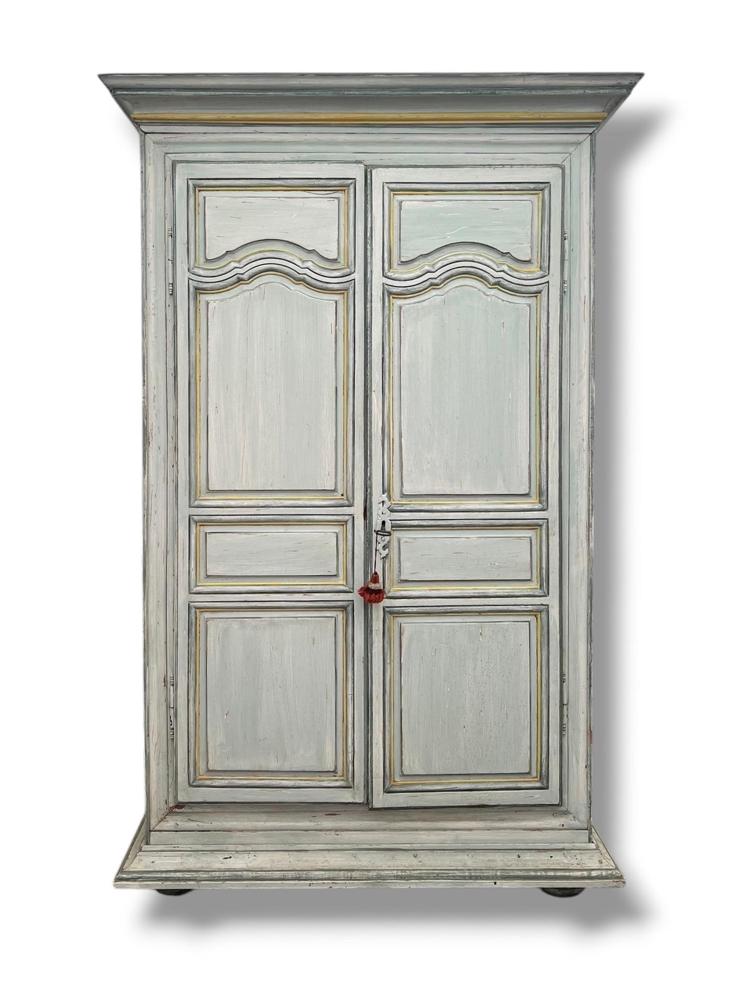 Armoire in stile Luigi XIV - 19° secolo, legno dipinto con patina invecchiata in vendita 7