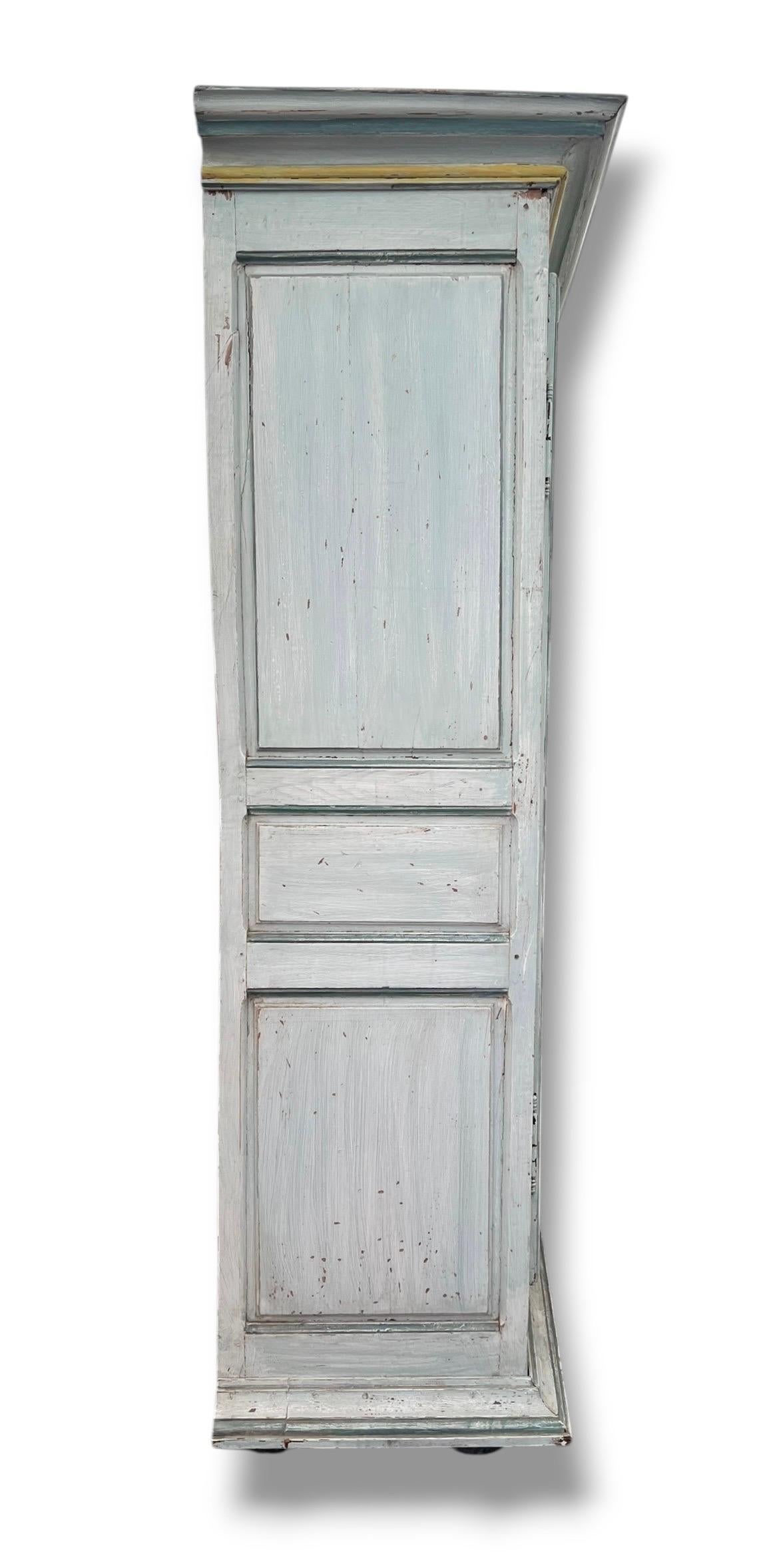 Luigi XVI Armoire in stile Luigi XIV - 19° secolo, legno dipinto con patina invecchiata in vendita
