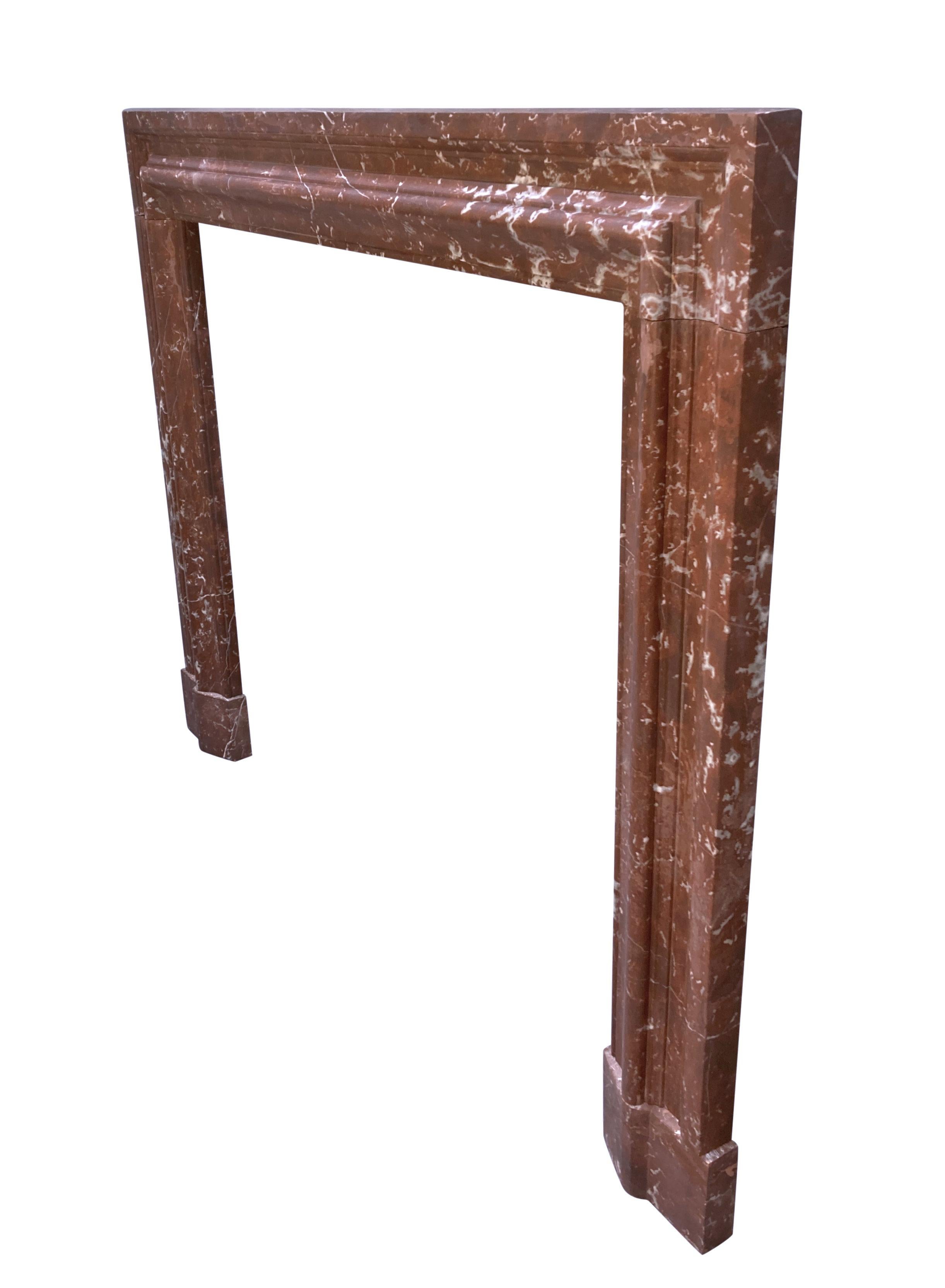 Cheminée à boudin de style Louis XIV en marbre Griotte rouge cerise. Peut être réduit.

Dimensions : 149 cm de large x 122 cm de haut x 113 cm de large x 105 cm de haut (ouverture)