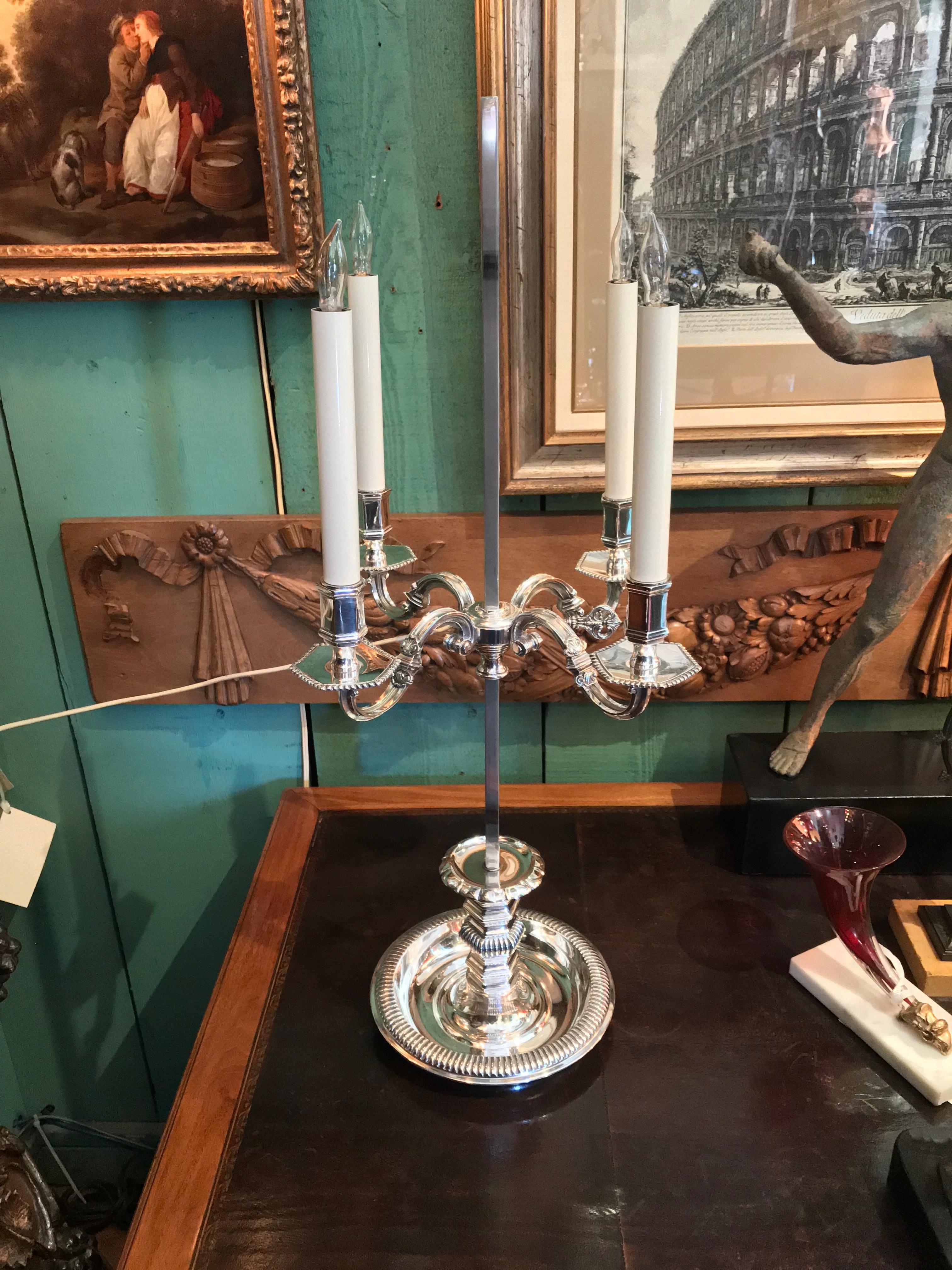 Lampada da tavolo Bouillotte in stile Luigi XIV in argento su bronzo LA CA in vendita 5