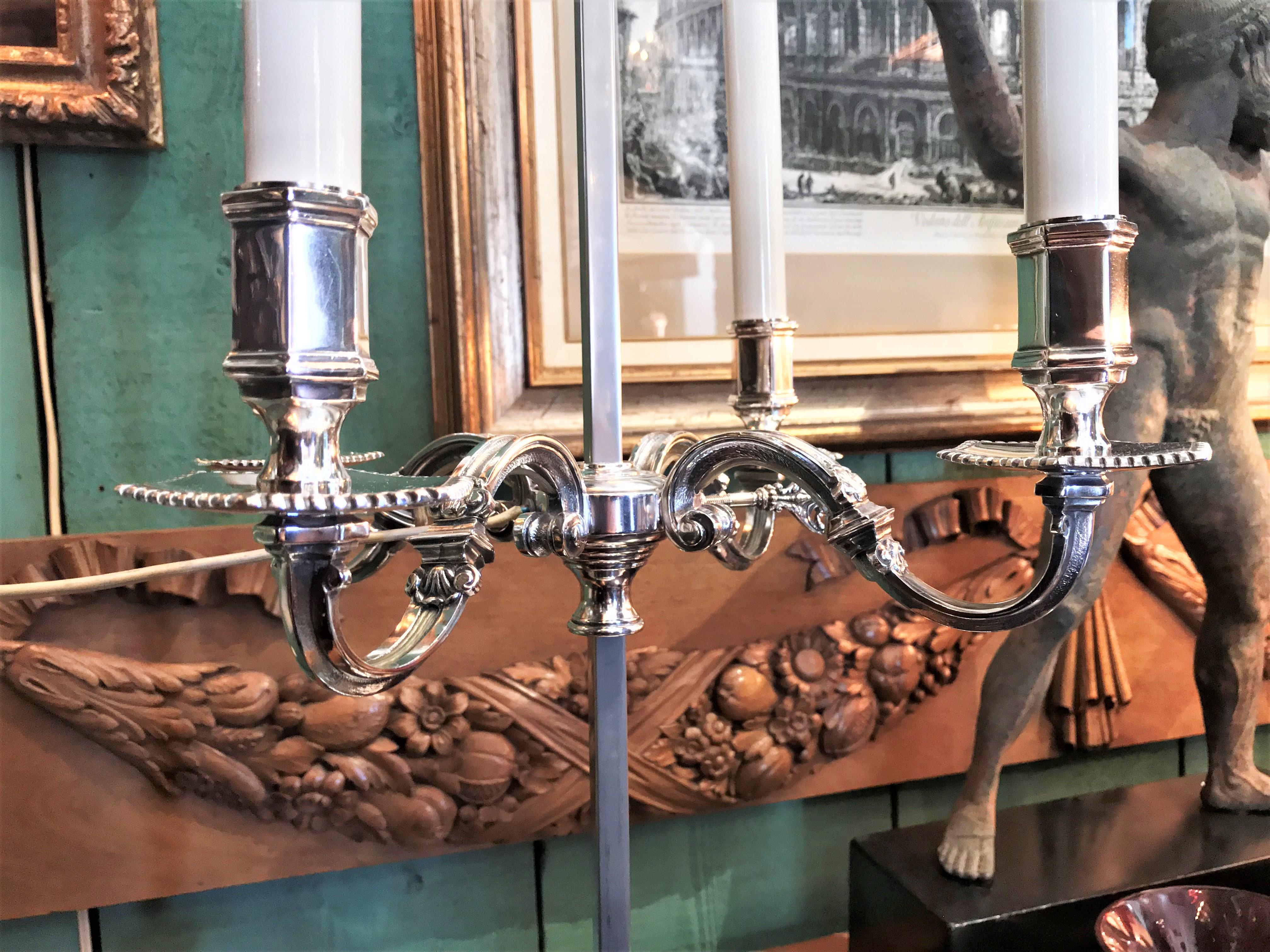 Lampada da tavolo Bouillotte in stile Luigi XIV in argento su bronzo LA CA in vendita 8