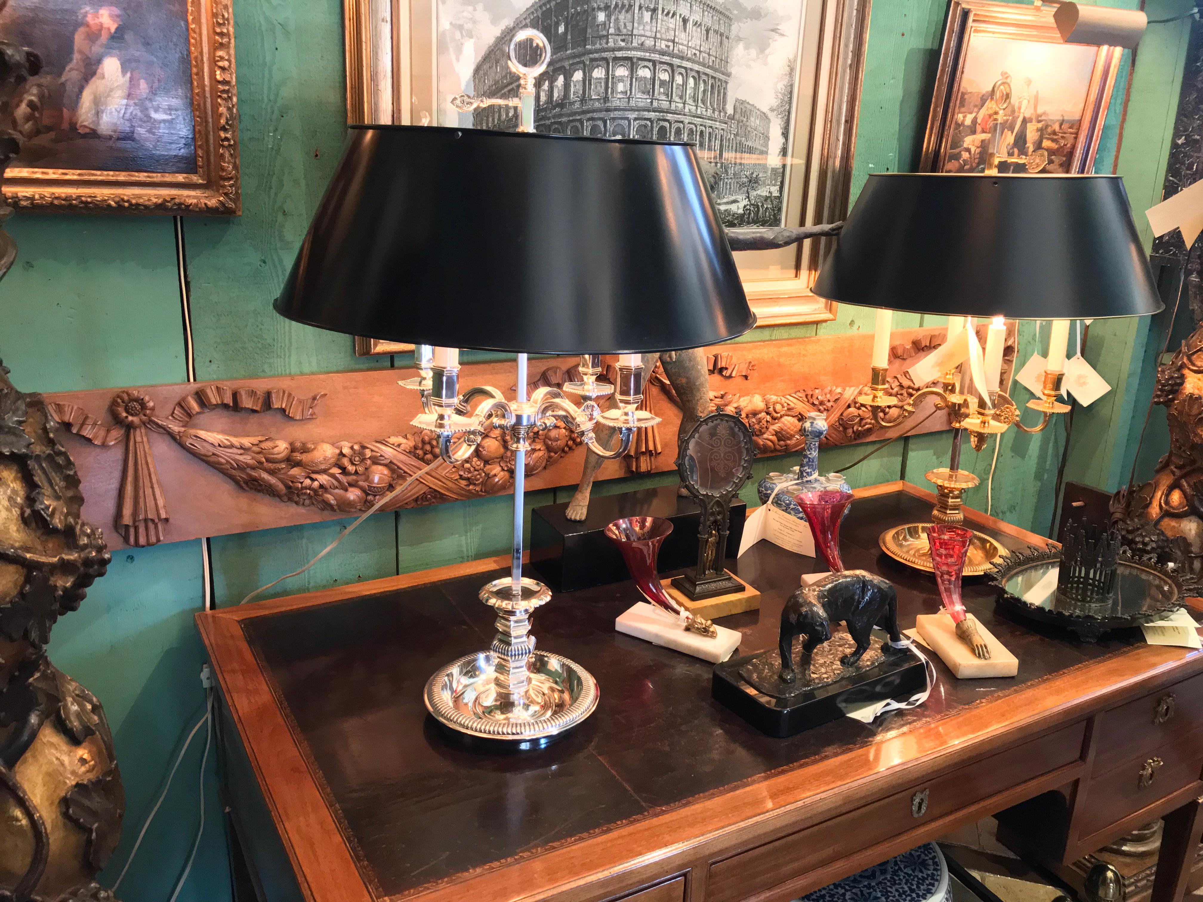 Francese Lampada da tavolo Bouillotte in stile Luigi XIV in argento su bronzo LA CA in vendita