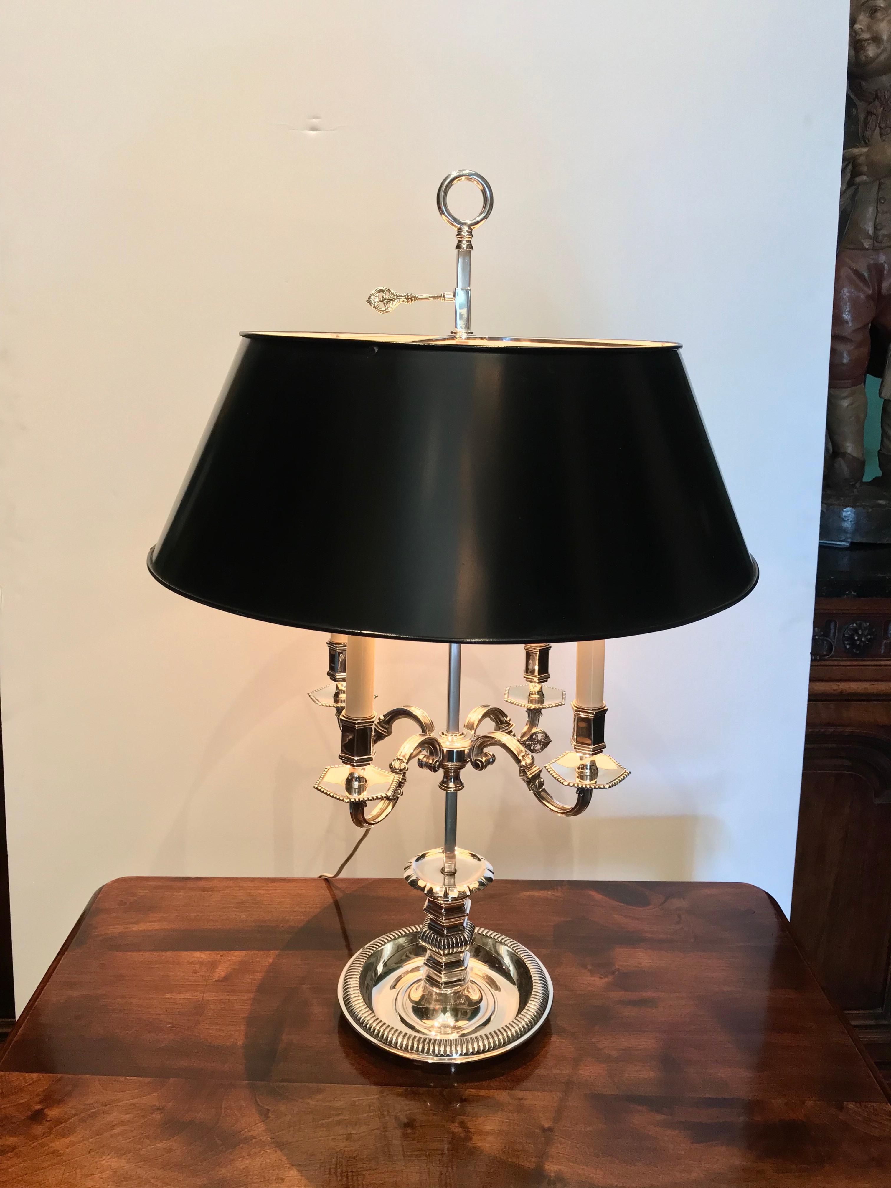 Lampada da tavolo Bouillotte in stile Luigi XIV in argento su bronzo LA CA in vendita 2