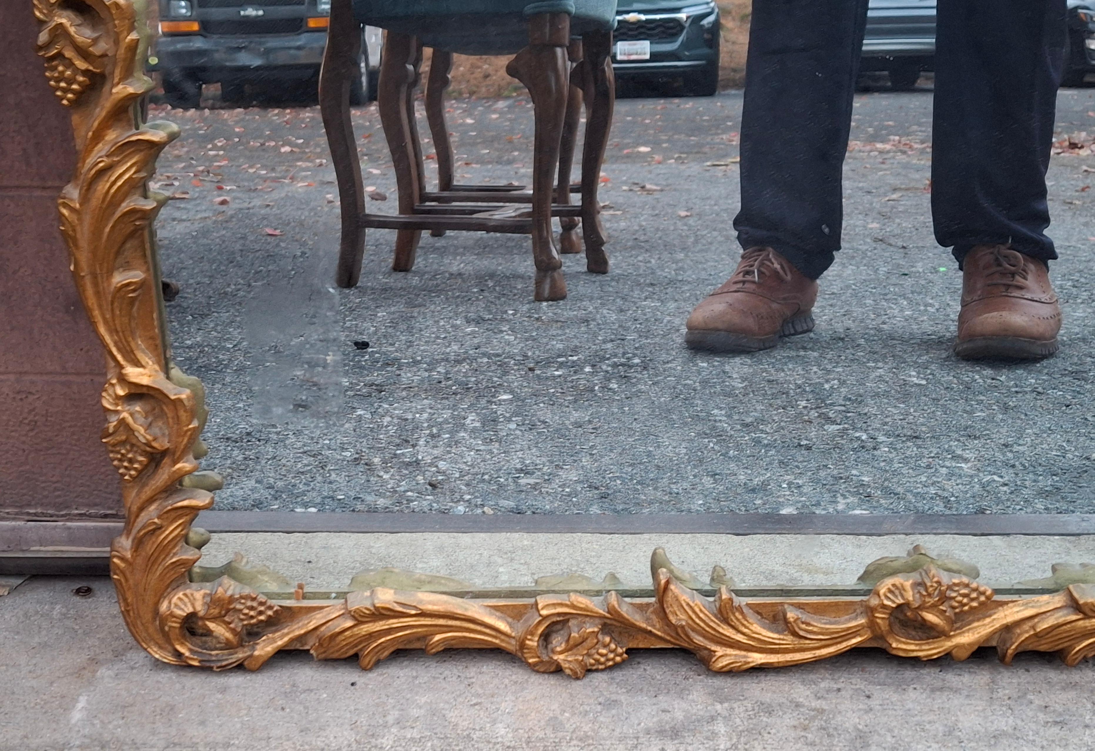 Louis XIV Style Carved Giltwood Foliate Frame Wall Mirror, Circa 1920s en vente 2