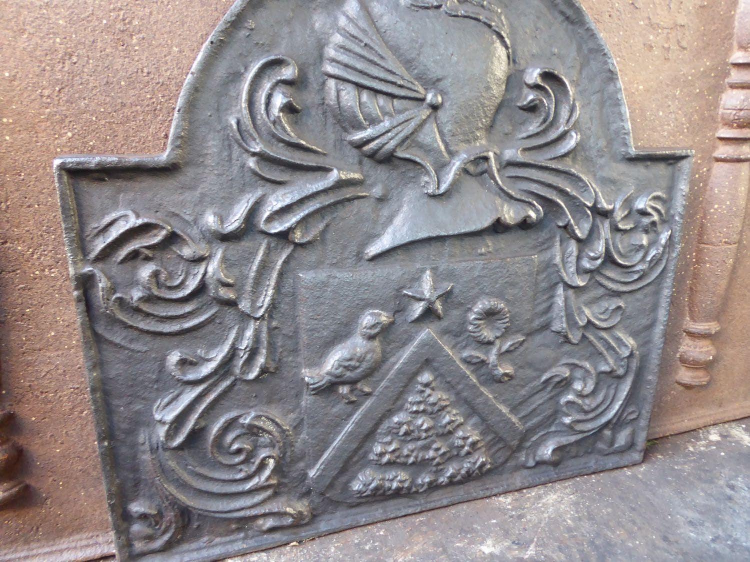 Louis XIV Style 'Coat of Arms' Fireback / Backsplash In Good Condition For Sale In Soest, NL
