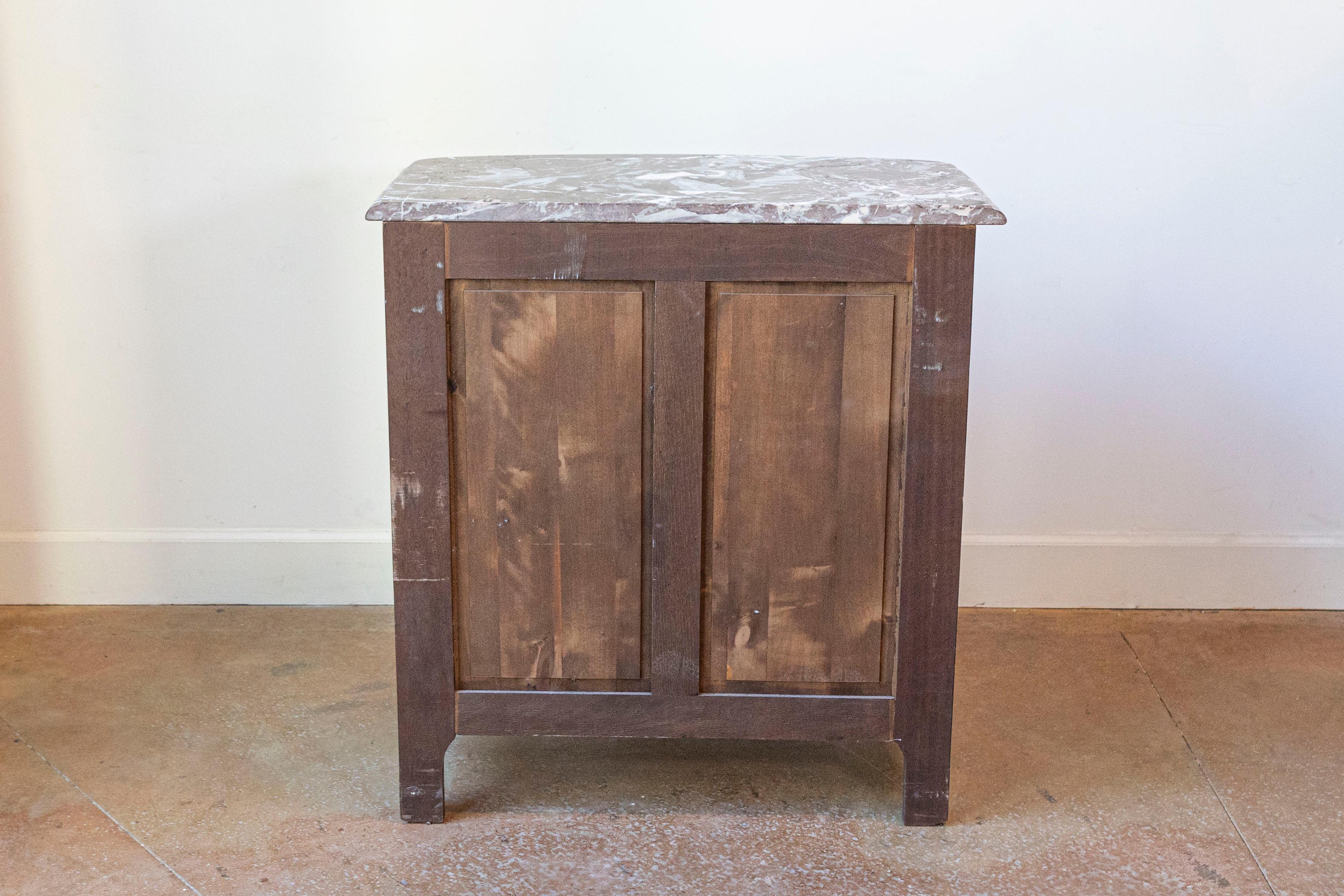 Commode in stile Luigi XIV con decori intarsiati in palissandro e marmo rosso Griotte in vendita 1