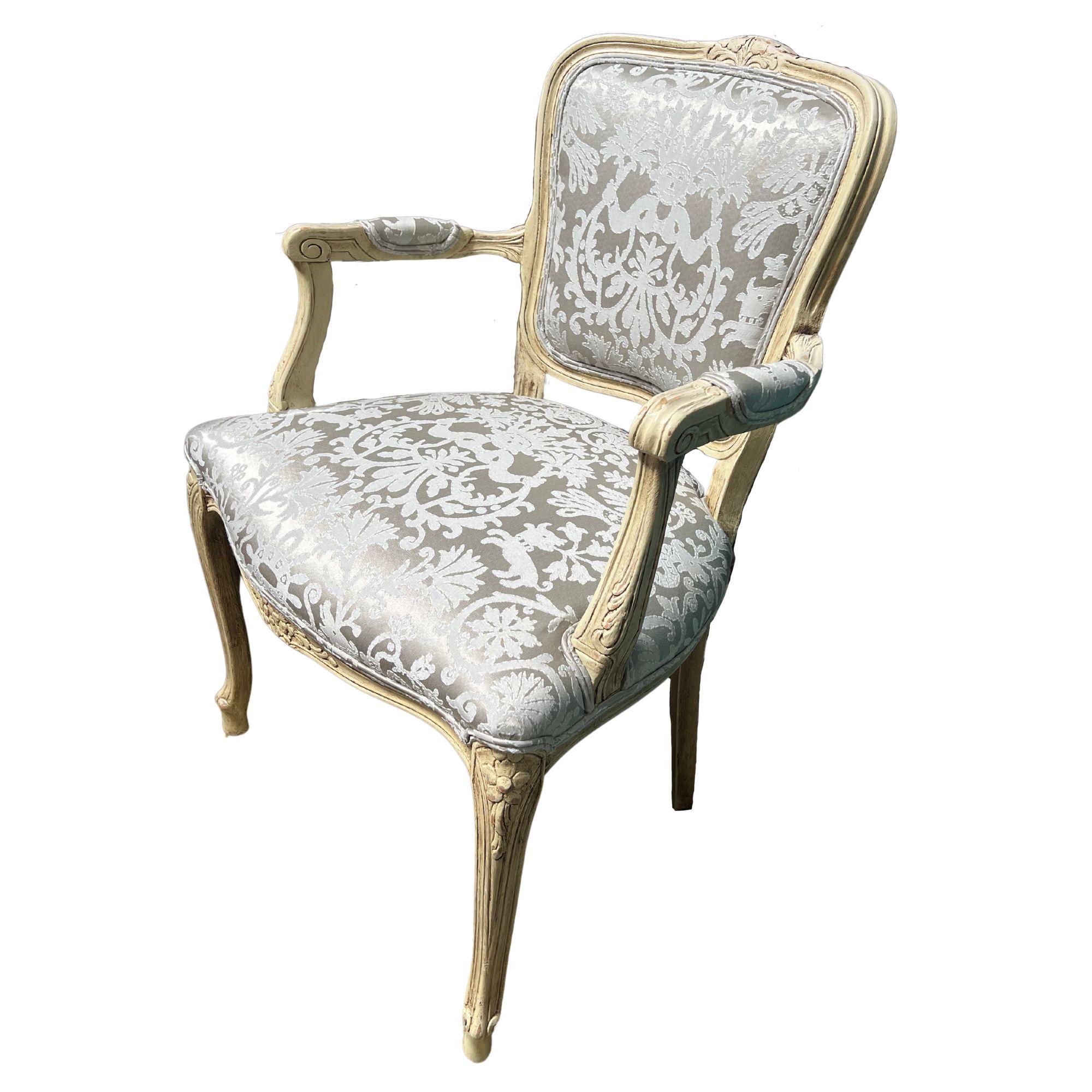 Louis XIV Style French Painted Arm Chairs In Good Condition For Sale In Dallas, TX