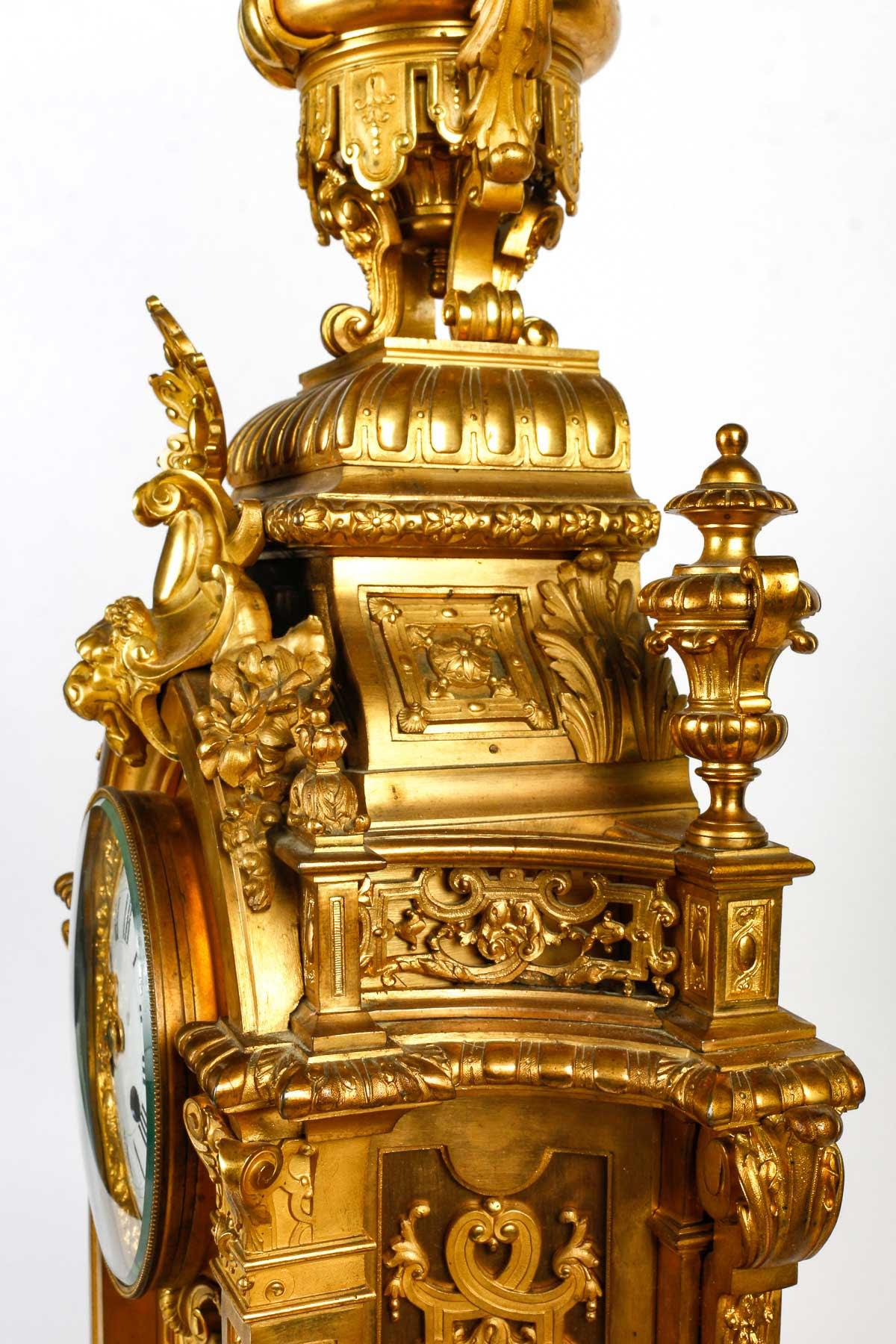 Pendule Cartel en bronze doré et ciselé de style Louis XIV, XIXe siècle. 3