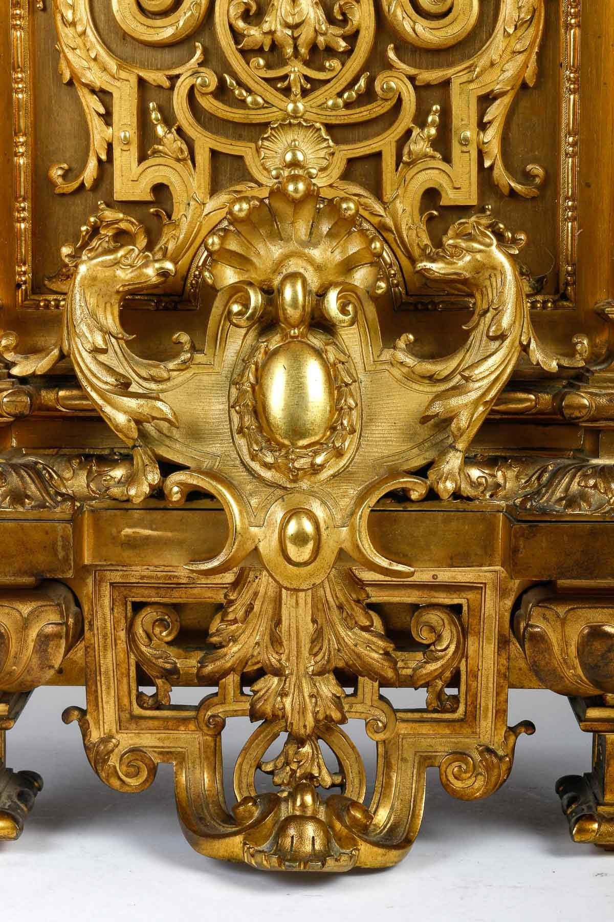 Français Pendule Cartel en bronze doré et ciselé de style Louis XIV, XIXe siècle.