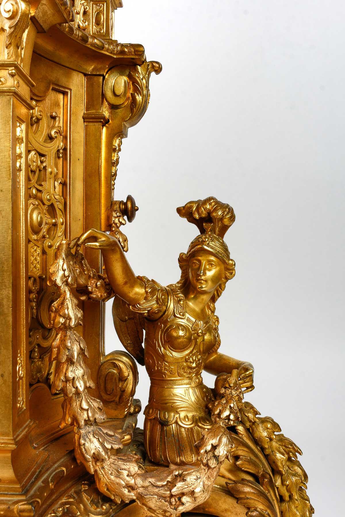 Doré Pendule Cartel en bronze doré et ciselé de style Louis XIV, XIXe siècle.