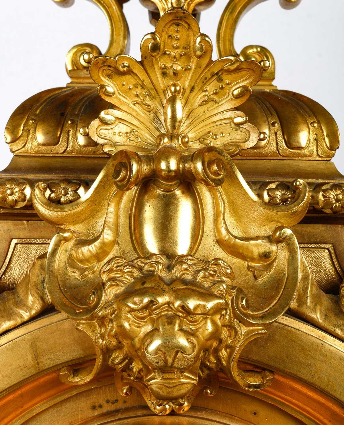 Pendule Cartel en bronze doré et ciselé de style Louis XIV, XIXe siècle. Bon état à Saint-Ouen, FR