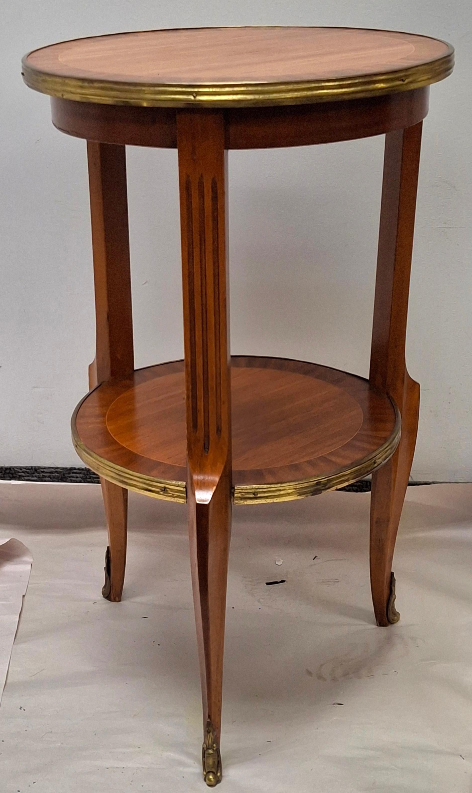 20ième siècle Table d'appoint à bougies de style Louis XIV en parqueterie d'acajou montée sur métal doré en vente