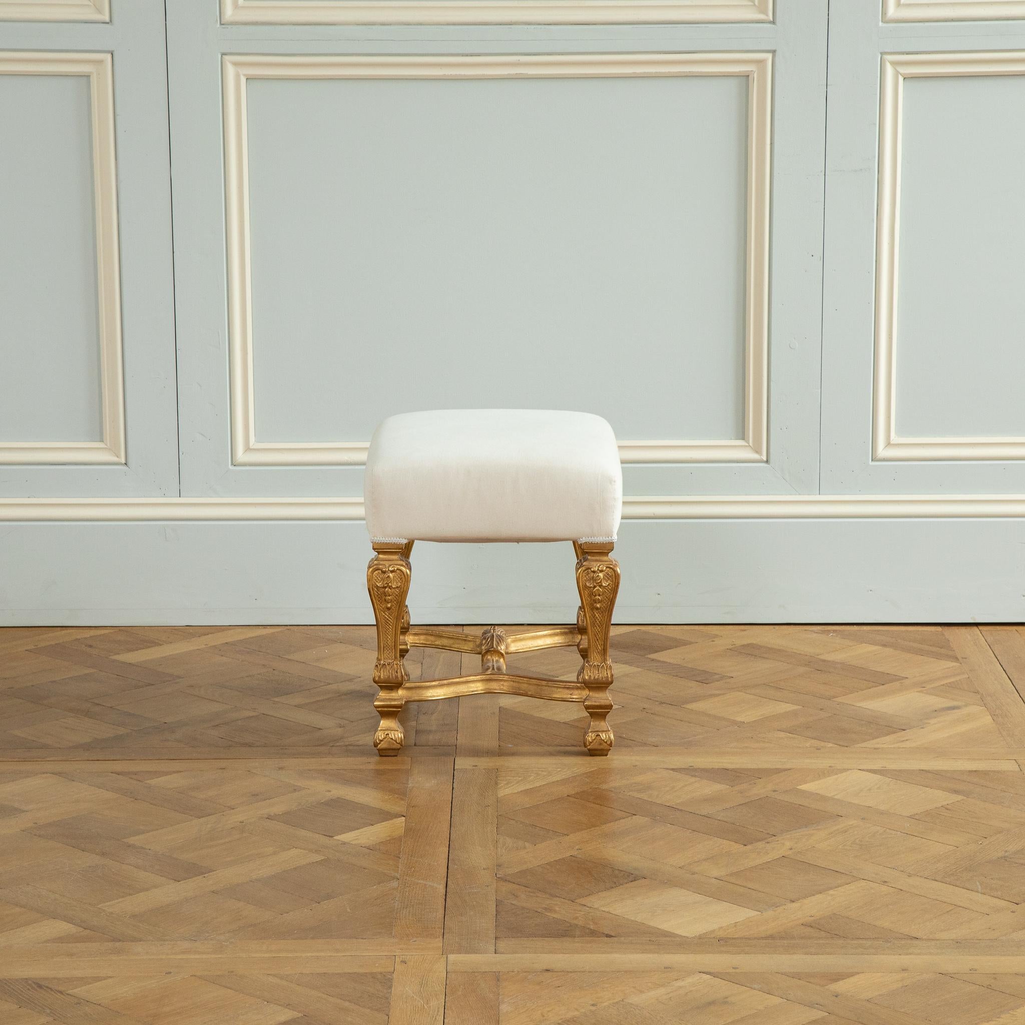 Louis XIV style giltwood stool  In New Condition For Sale In London, Park Royal