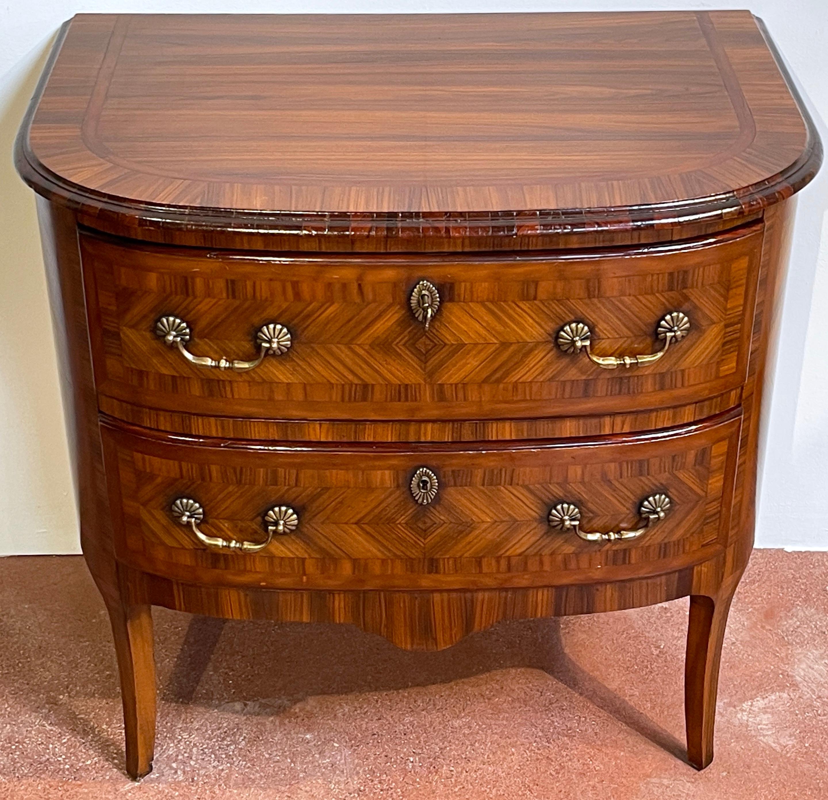 Louis XIV Style Kingwood Marquetry Commode/ Nightstand In Good Condition For Sale In West Palm Beach, FL
