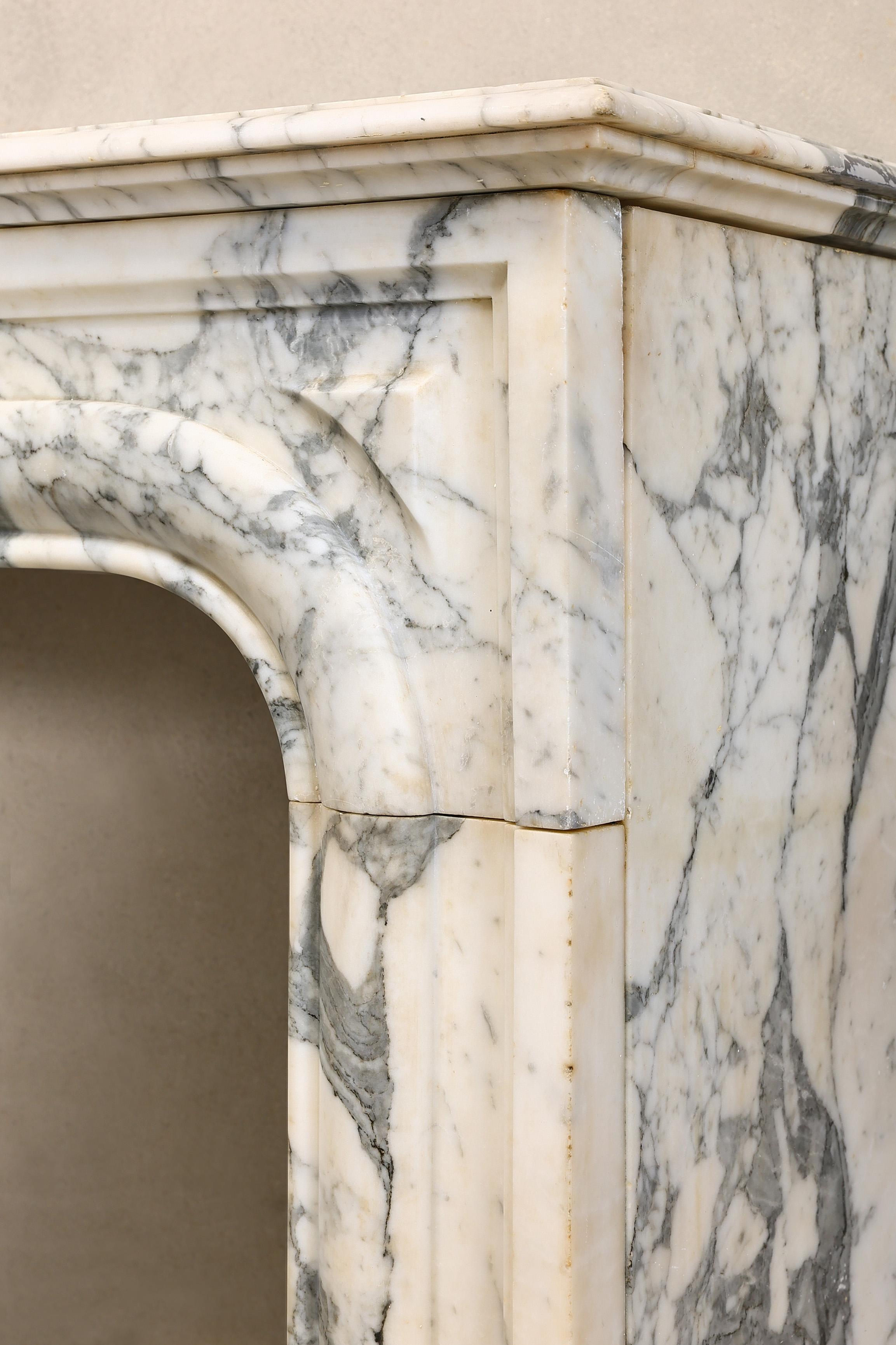 Louis XIV style mantle surround of Arabescato marble from the 19th century For Sale 1
