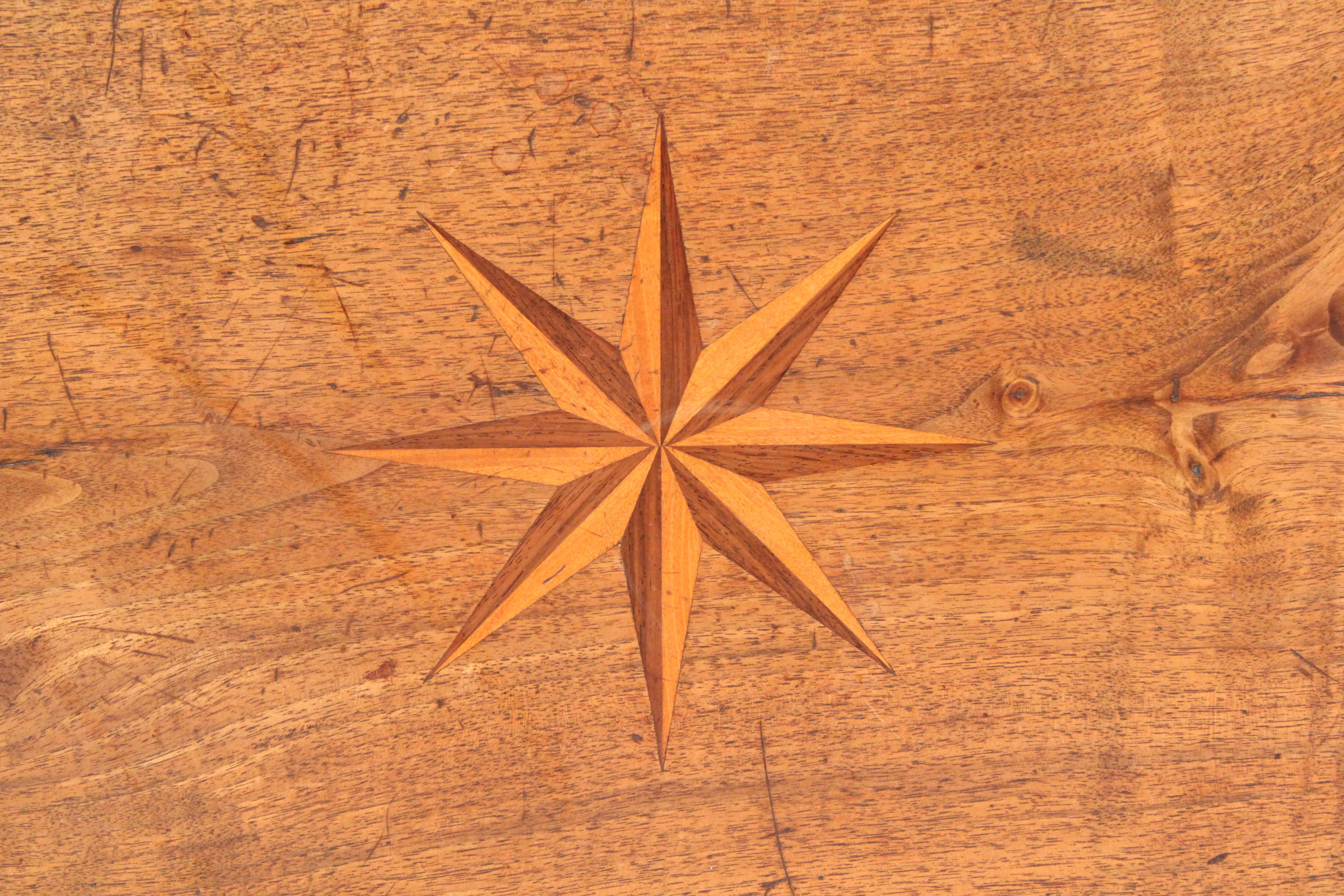 Scrivania in legno misto in stile Luigi XIV in vendita 1