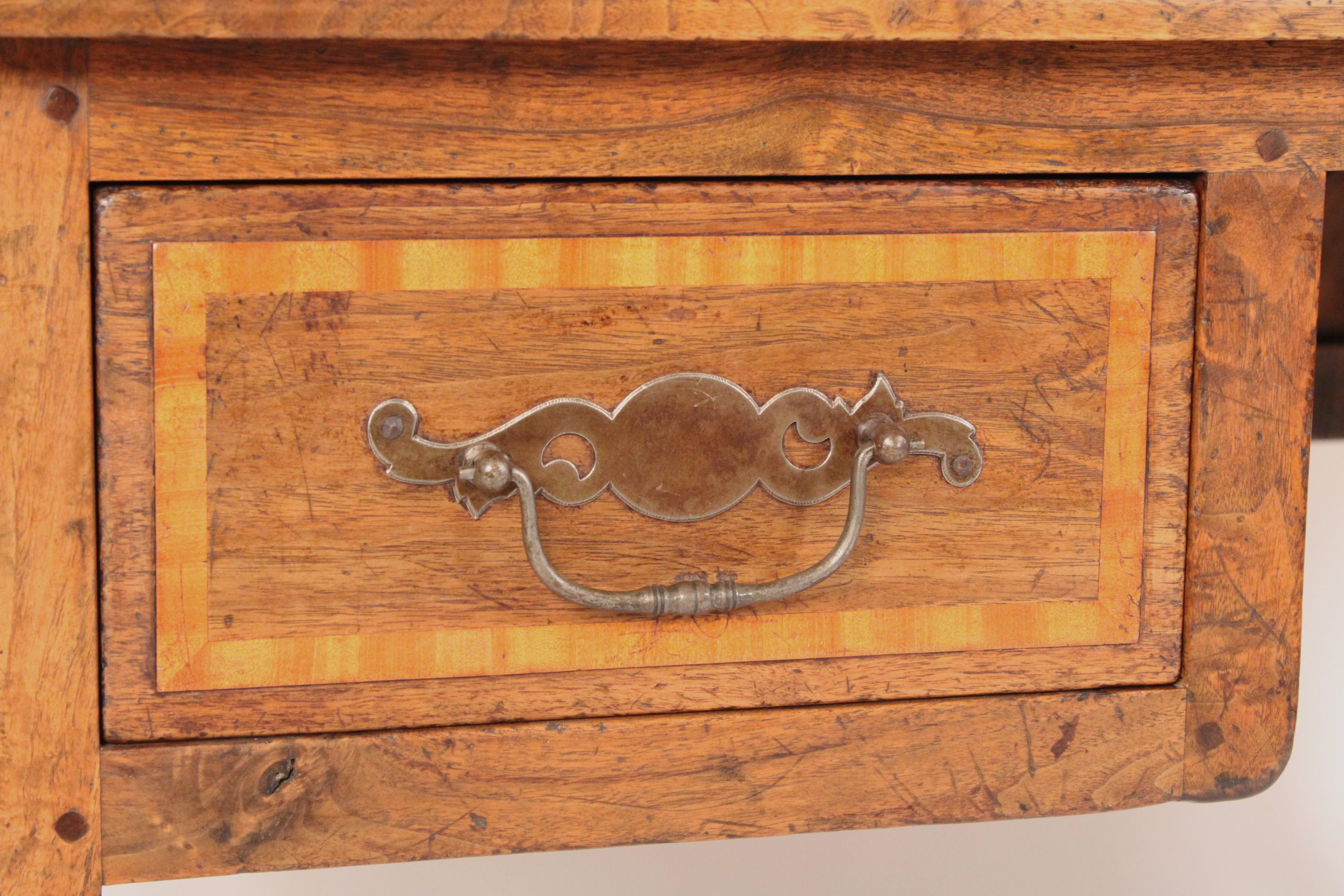 Scrivania in legno misto in stile Luigi XIV in vendita 3