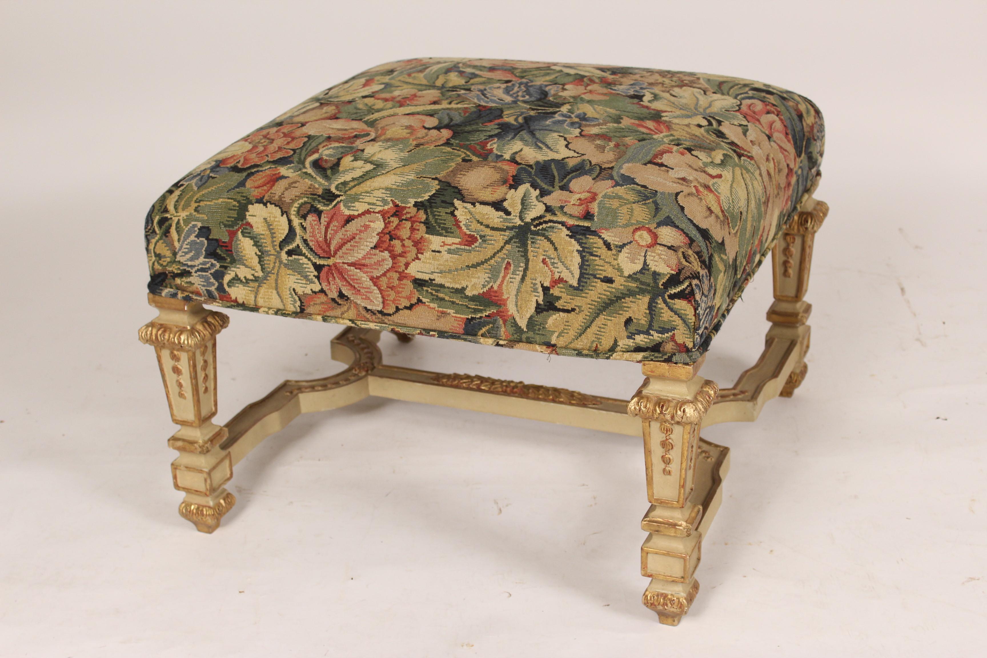 Louis XIV Style Painted and Partial Gilt Bench In Good Condition For Sale In Laguna Beach, CA