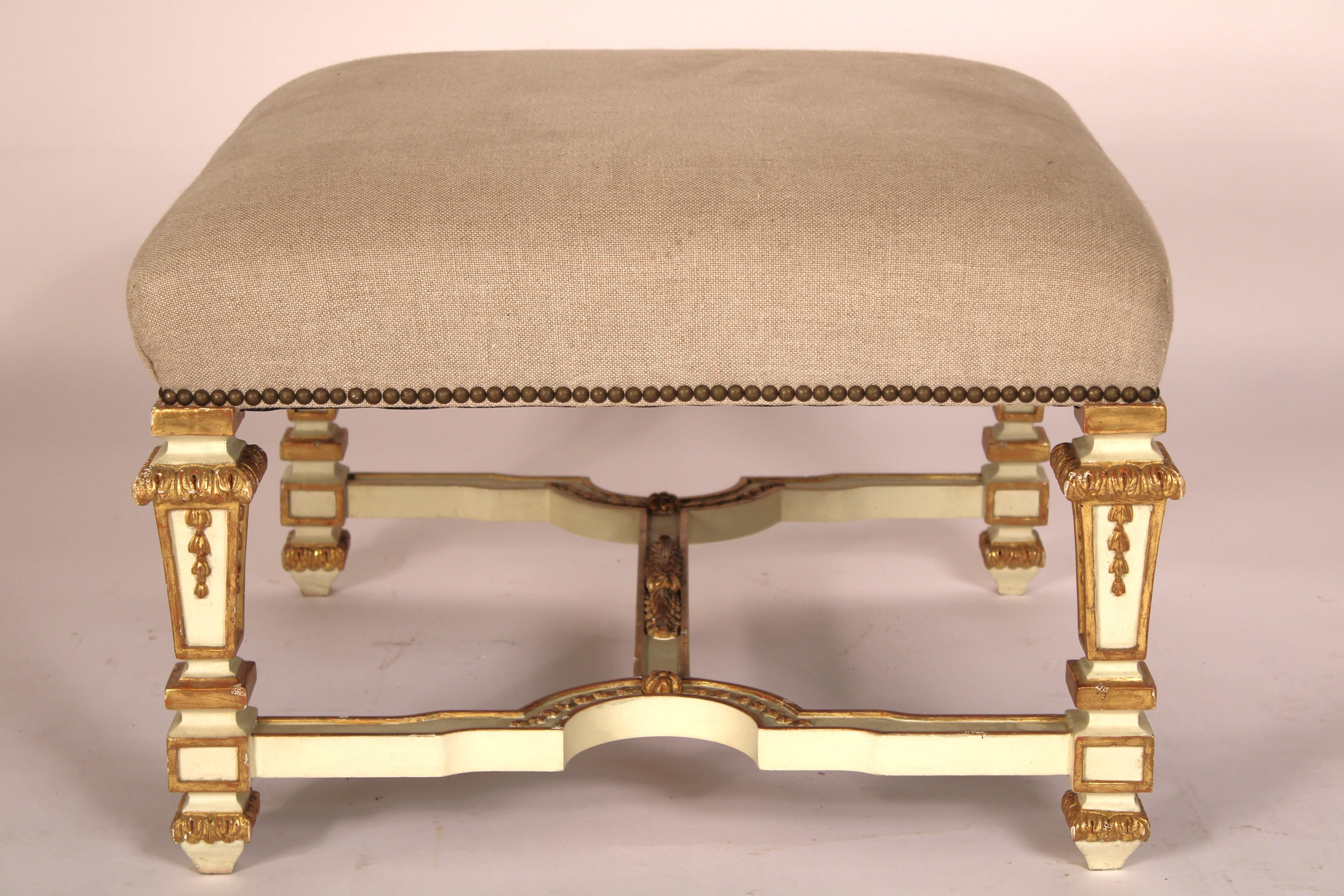 Banc peint et partiellement doré de style Louis XIV Bon état - En vente à Laguna Beach, CA