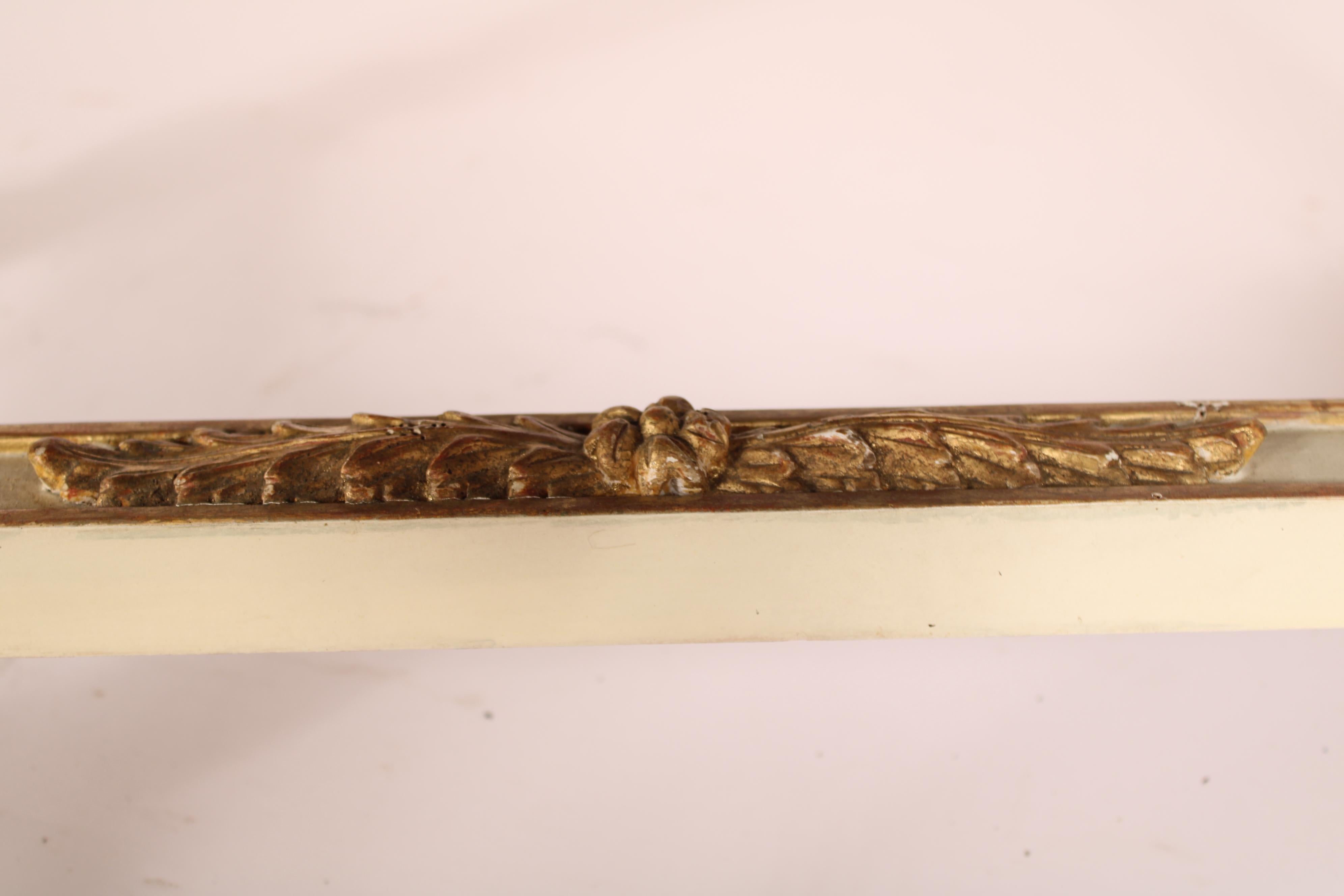 Banc peint et partiellement doré de style Louis XIV en vente 2
