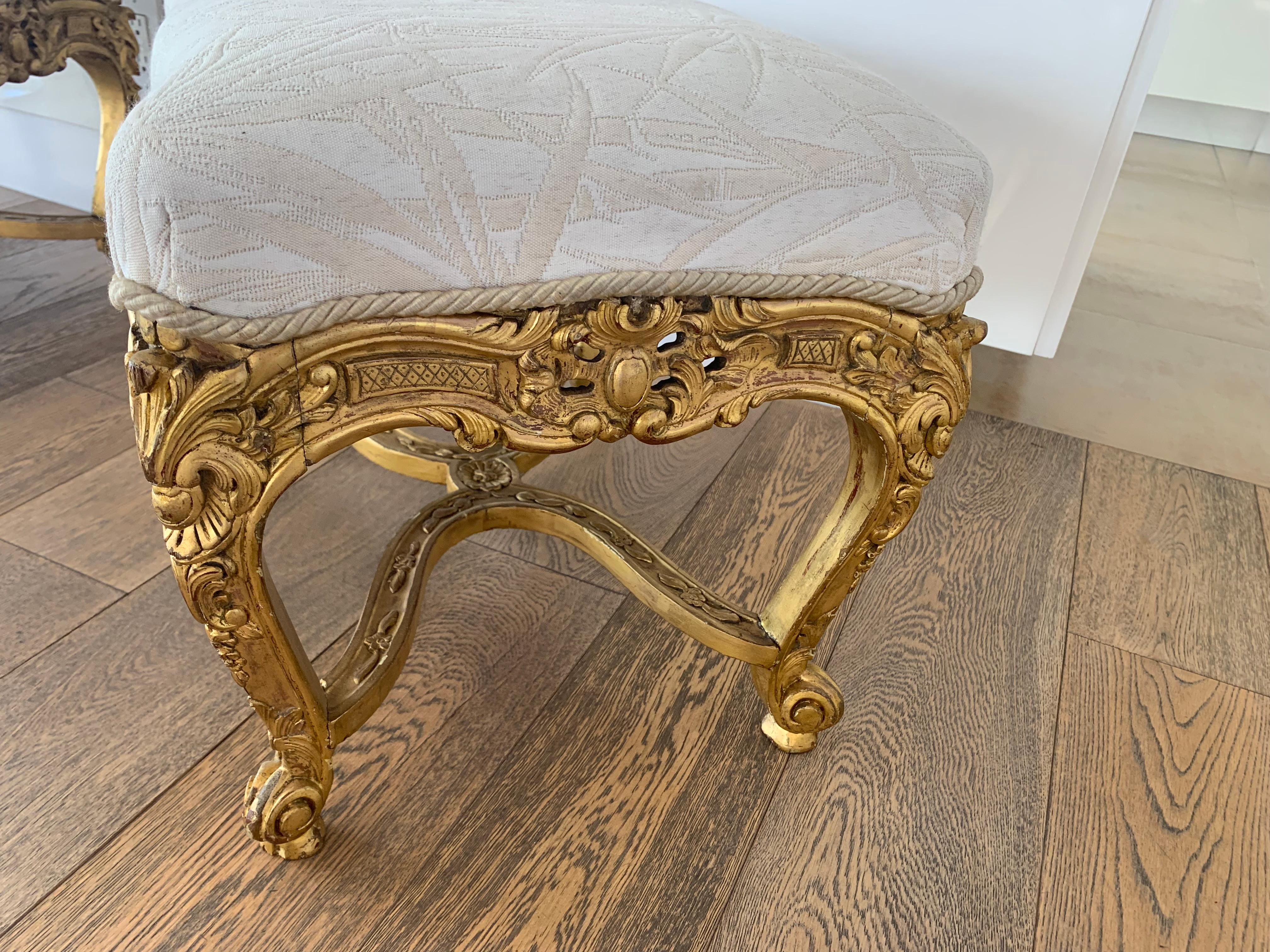 Louis XIV Style Pair of Stools in Giltwood In Good Condition For Sale In Los Angeles, CA