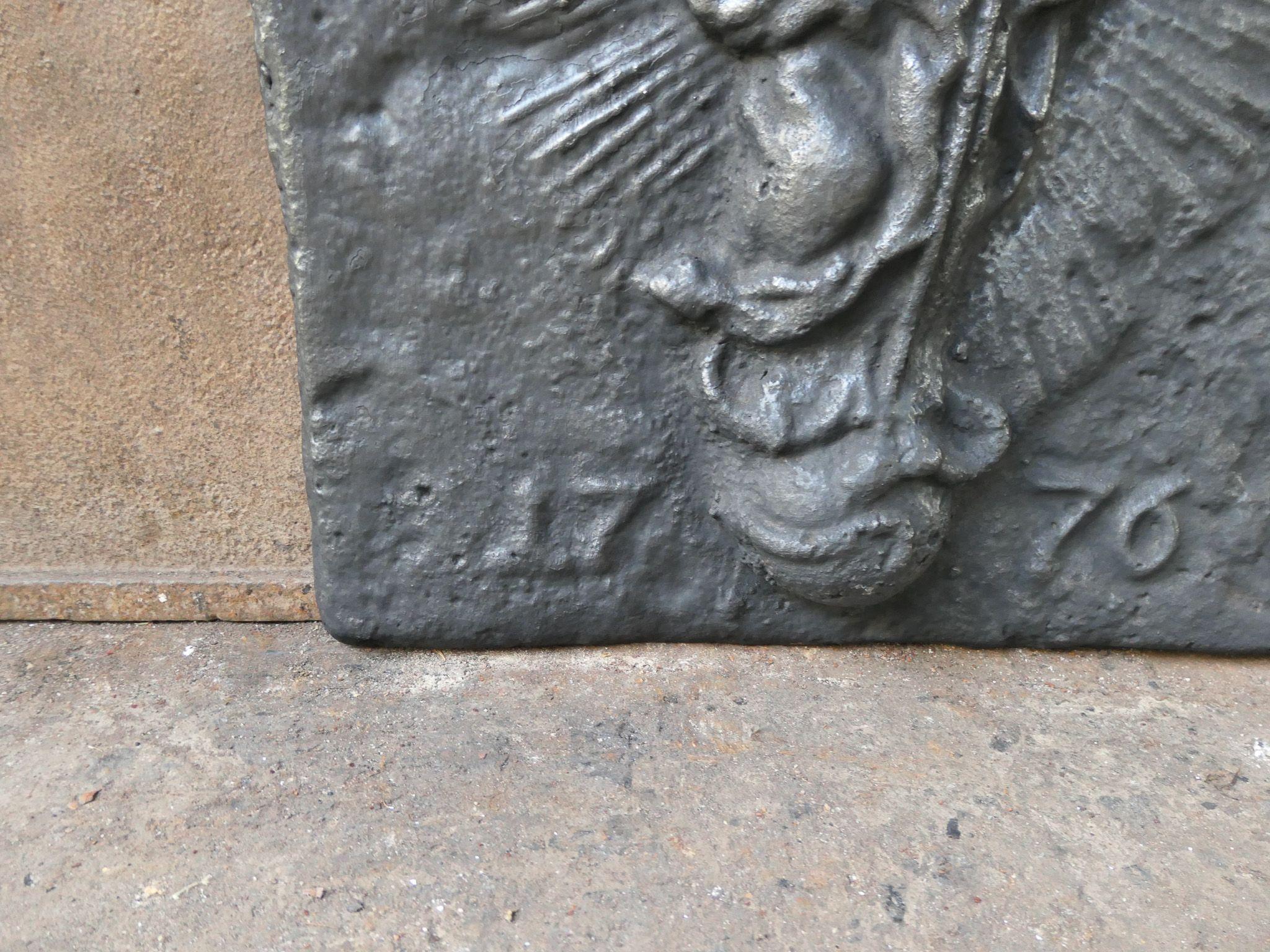 Fer Plaque de cheminée / dosseret 'thème religieux' de style Louis XIV en vente
