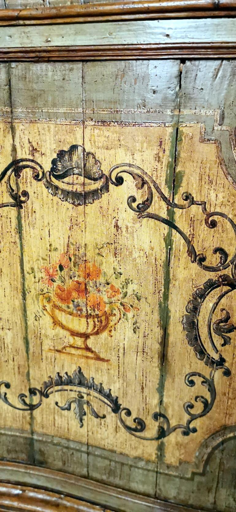 Italienisches Lackiertes venezianisches Sideboard im Stil Louis XIV. im Angebot 8