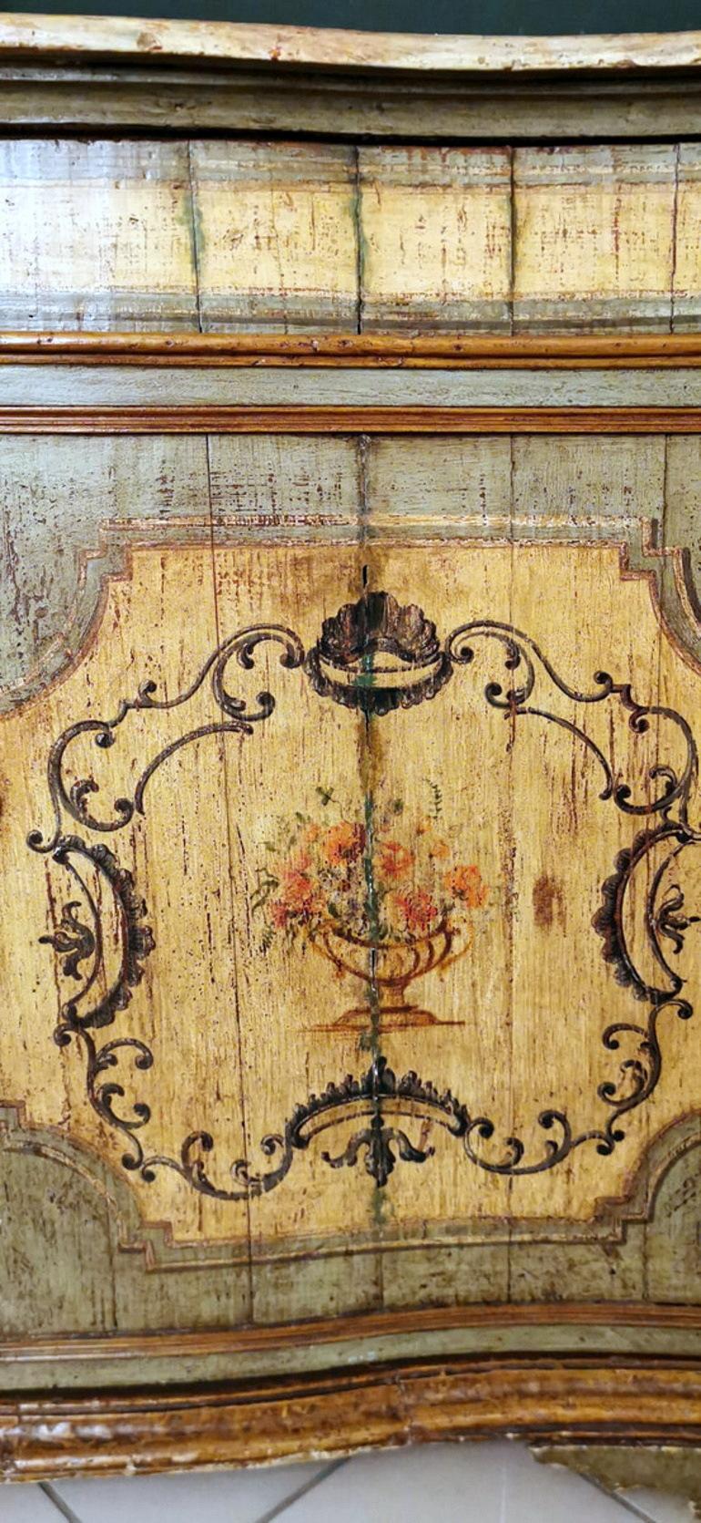 Louis XIV Style Italian Venetian Lacquered Sideboard For Sale 9
