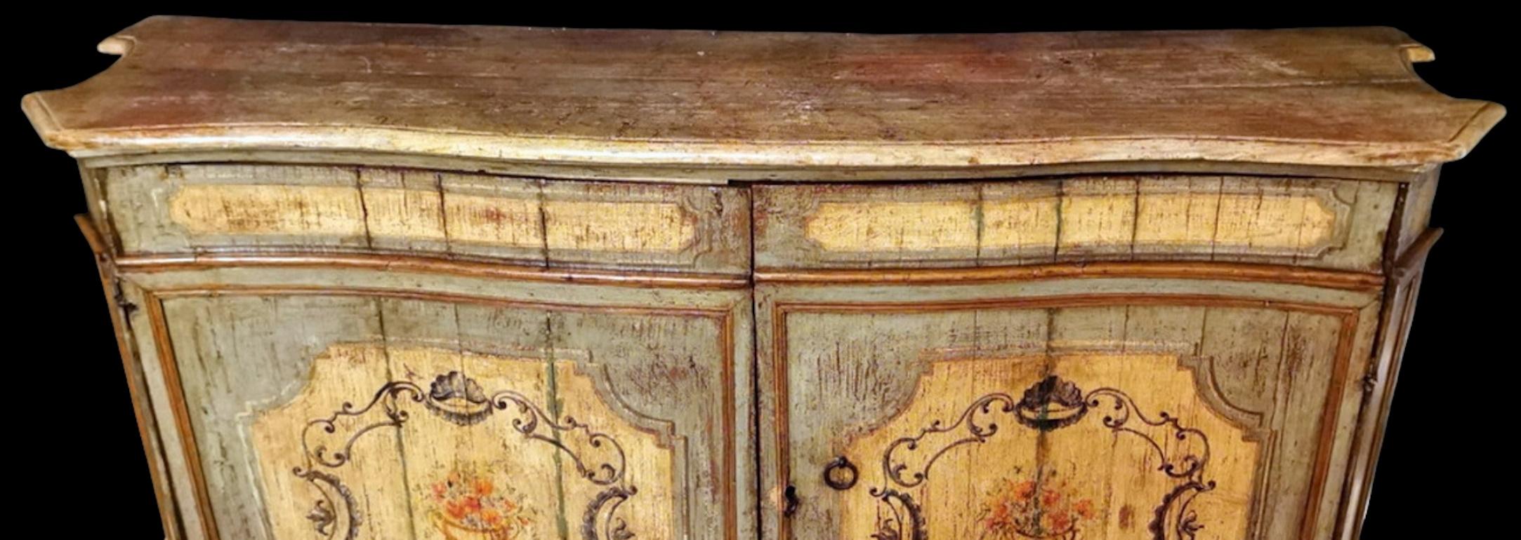 17th Century Louis XIV Style Italian Venetian Lacquered Sideboard For Sale