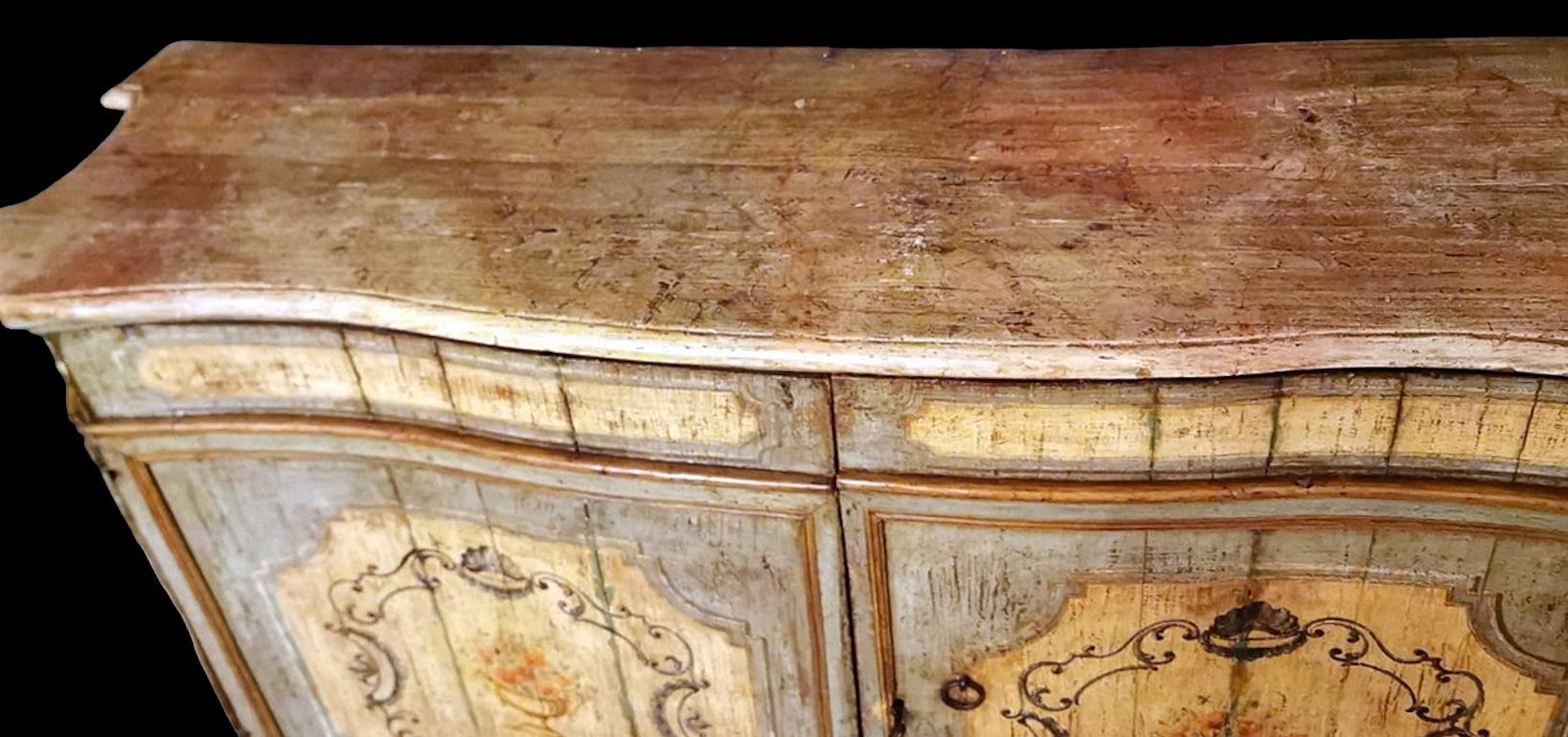Spruce Louis XIV Style Italian Venetian Lacquered Sideboard For Sale